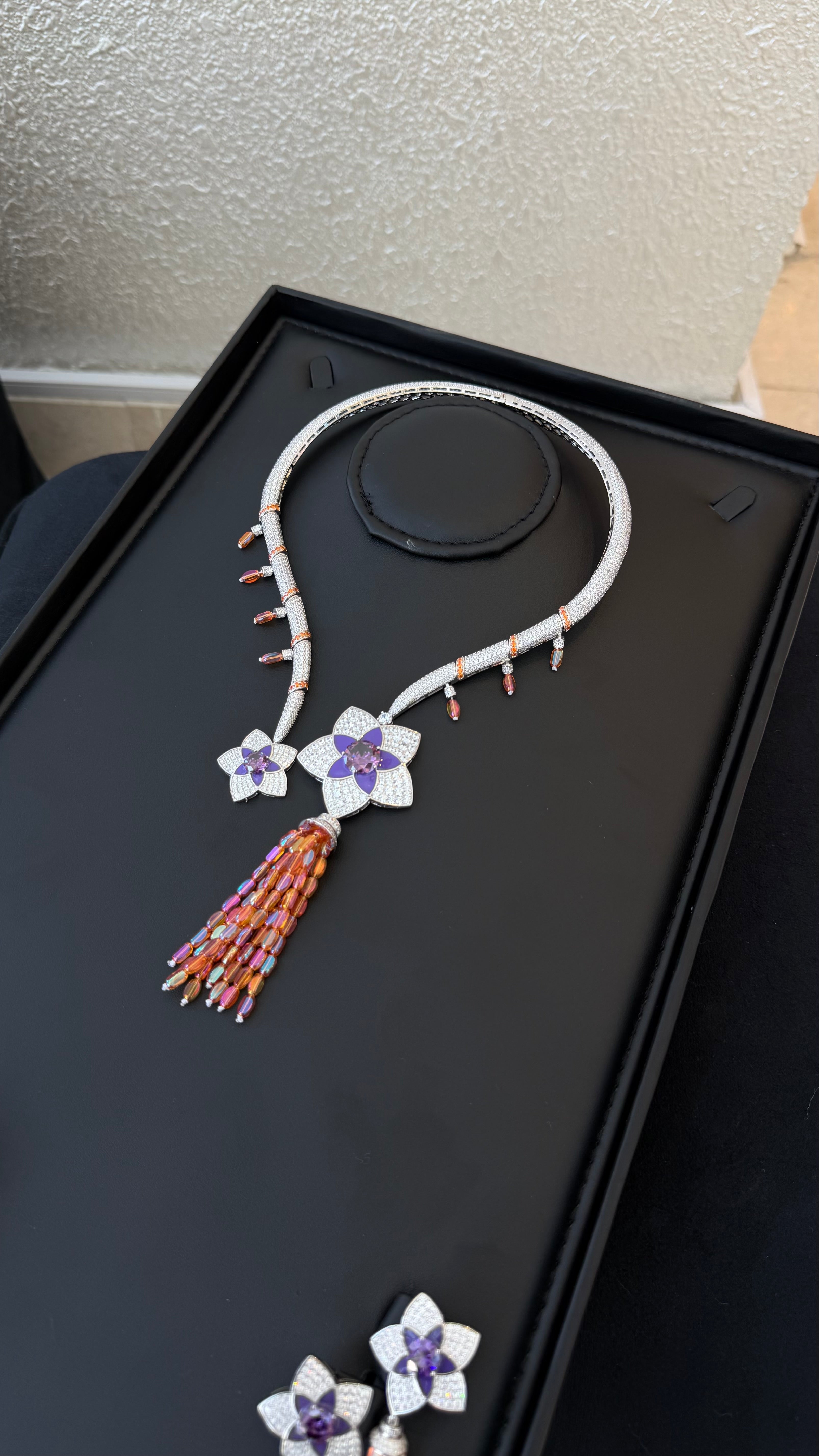 FL10 | ORANGE & CHOKER