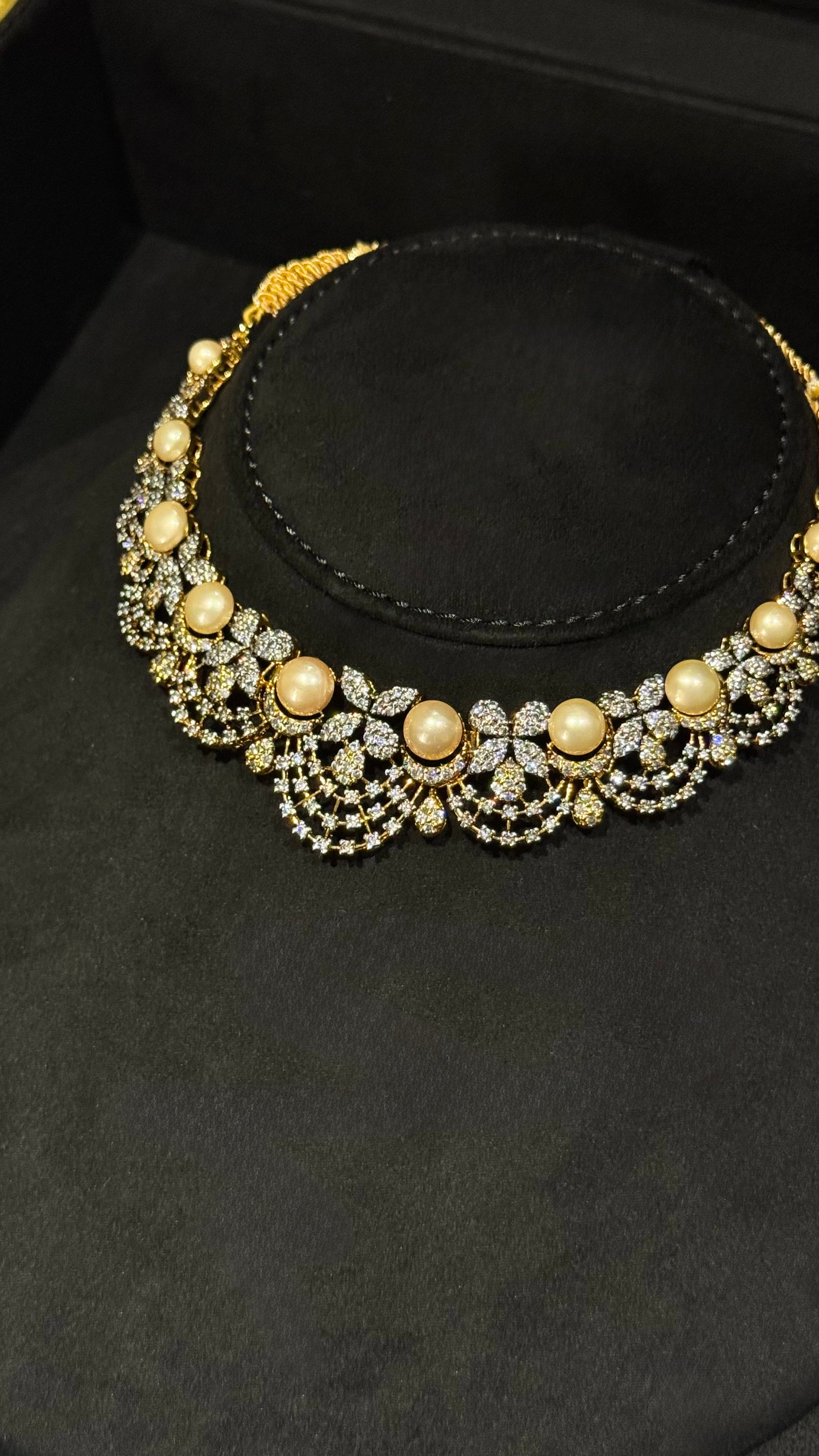 040 | SILVER & PEARLS