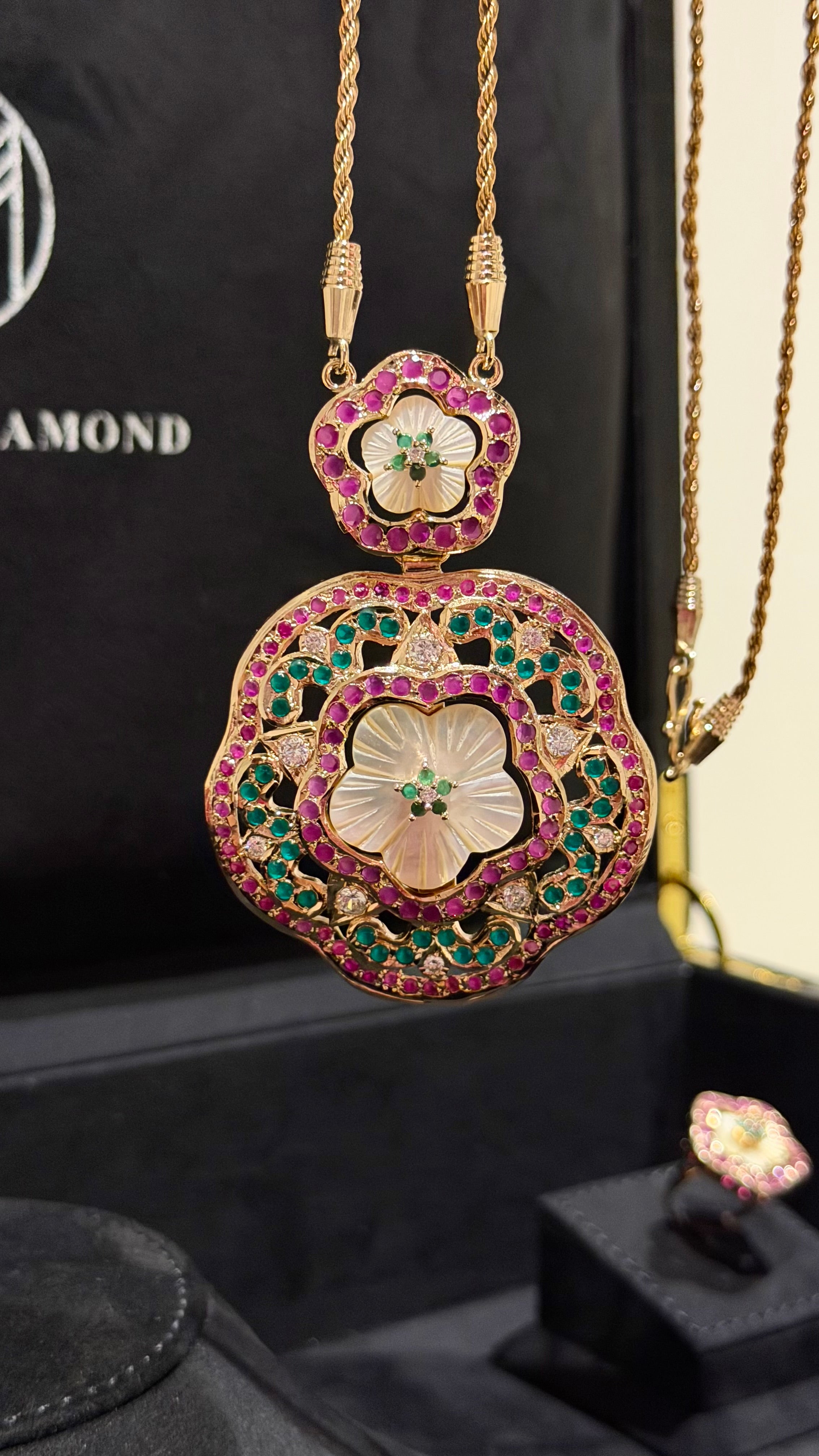 NO.047 | RED & GREEN