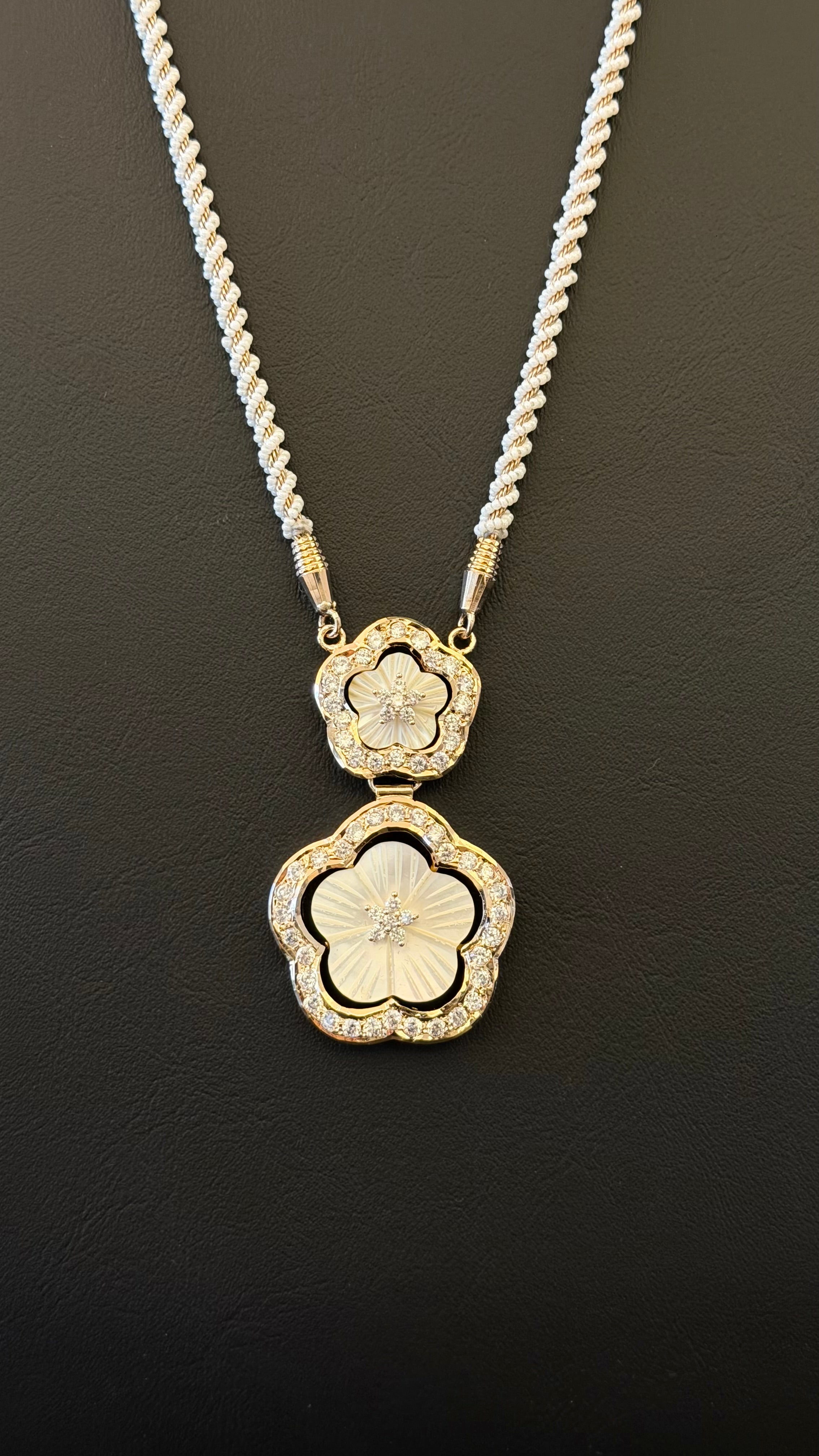 NO.046 | WHITE & PEARLS