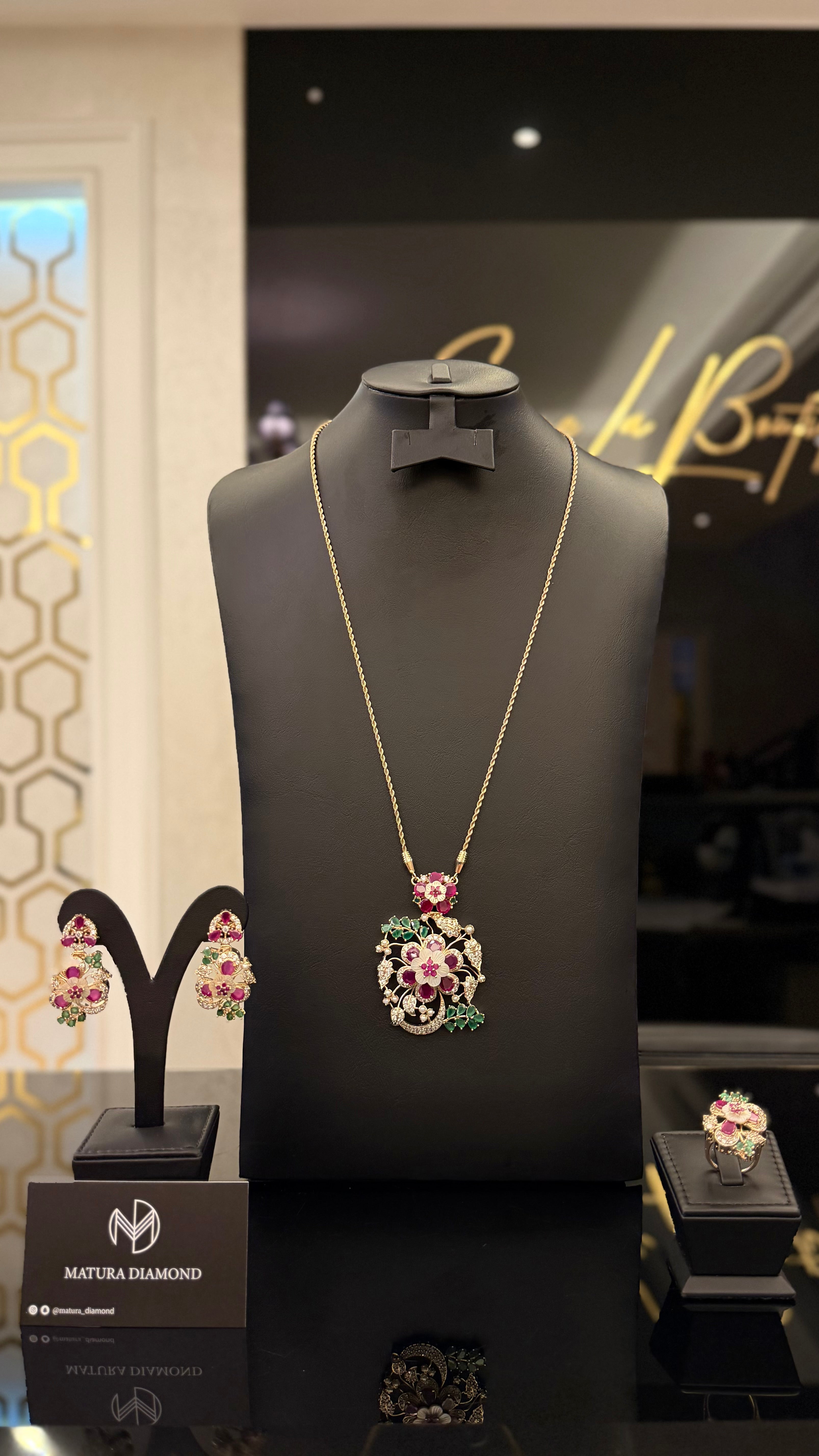 NO.041 | RED & GOLDEN