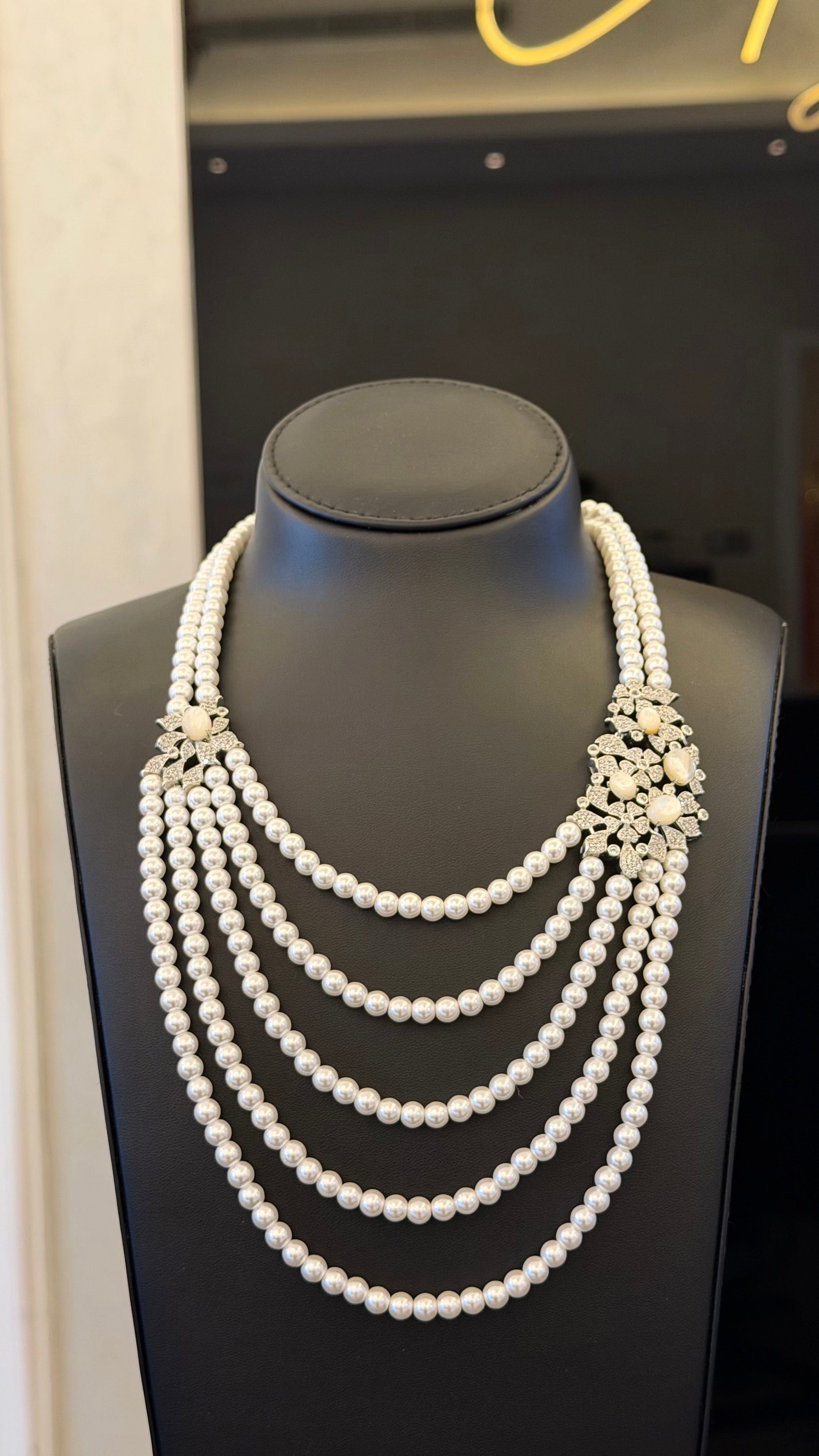 ALKUWAITAT | WHITE