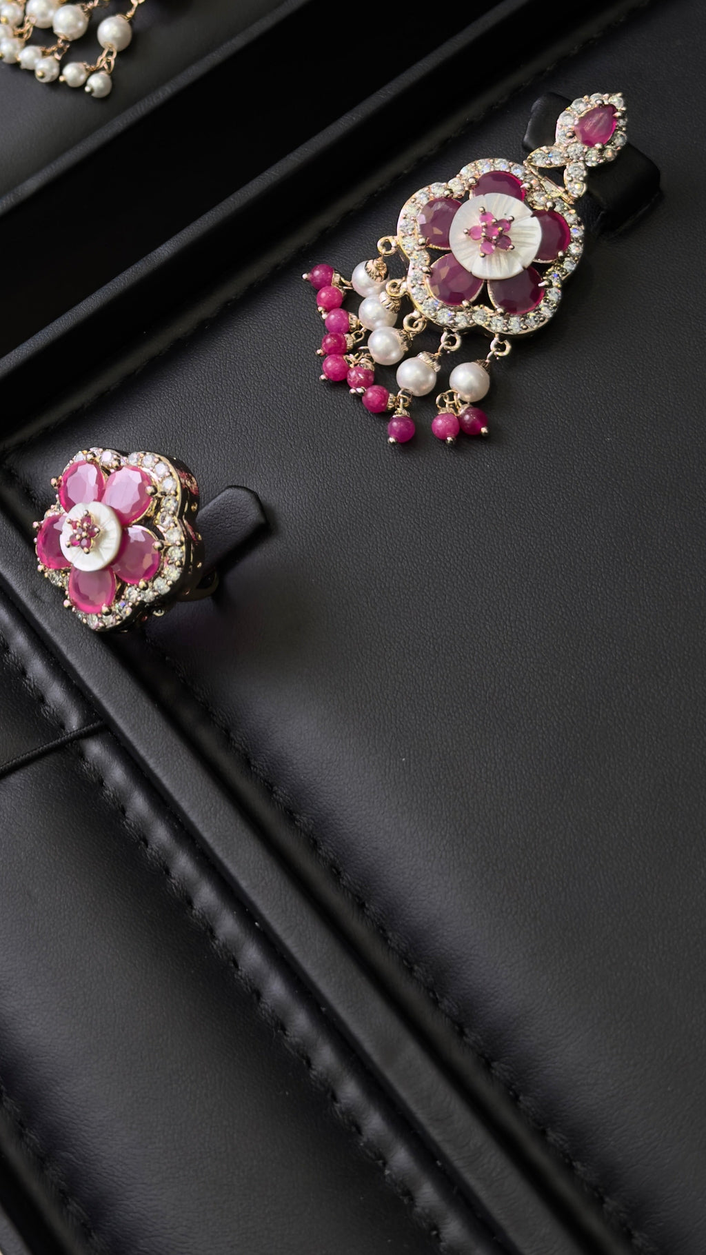 NO.050 | RED & FLOWERS & PEARLS