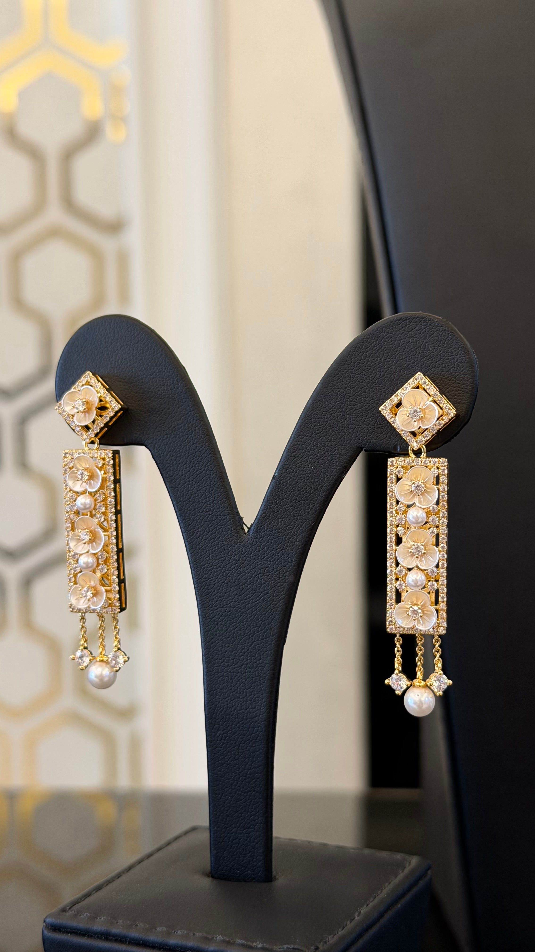 PEARLS-012 | CHOKER & FLOWERS