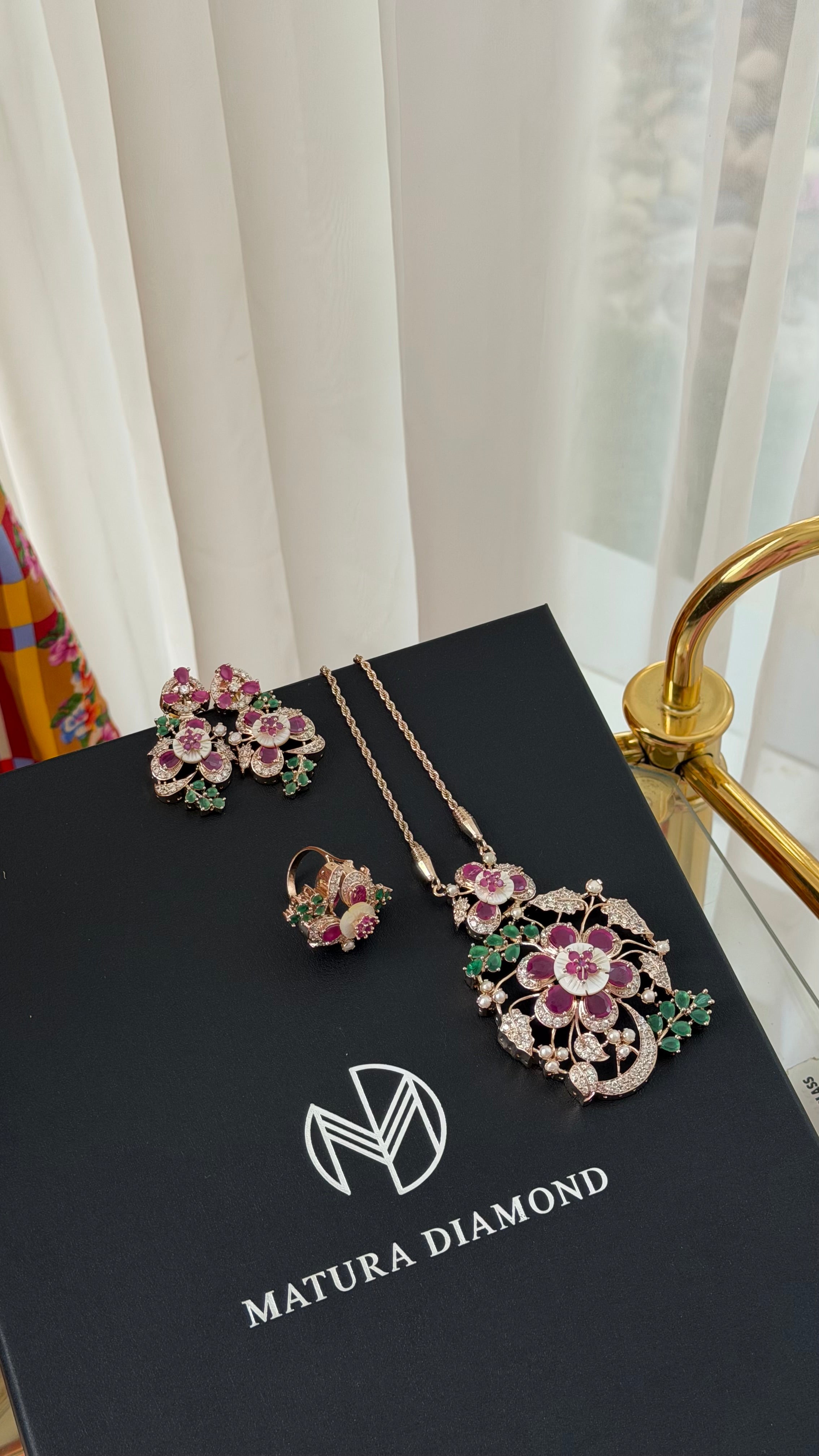 NO.041 | RED & GOLDEN