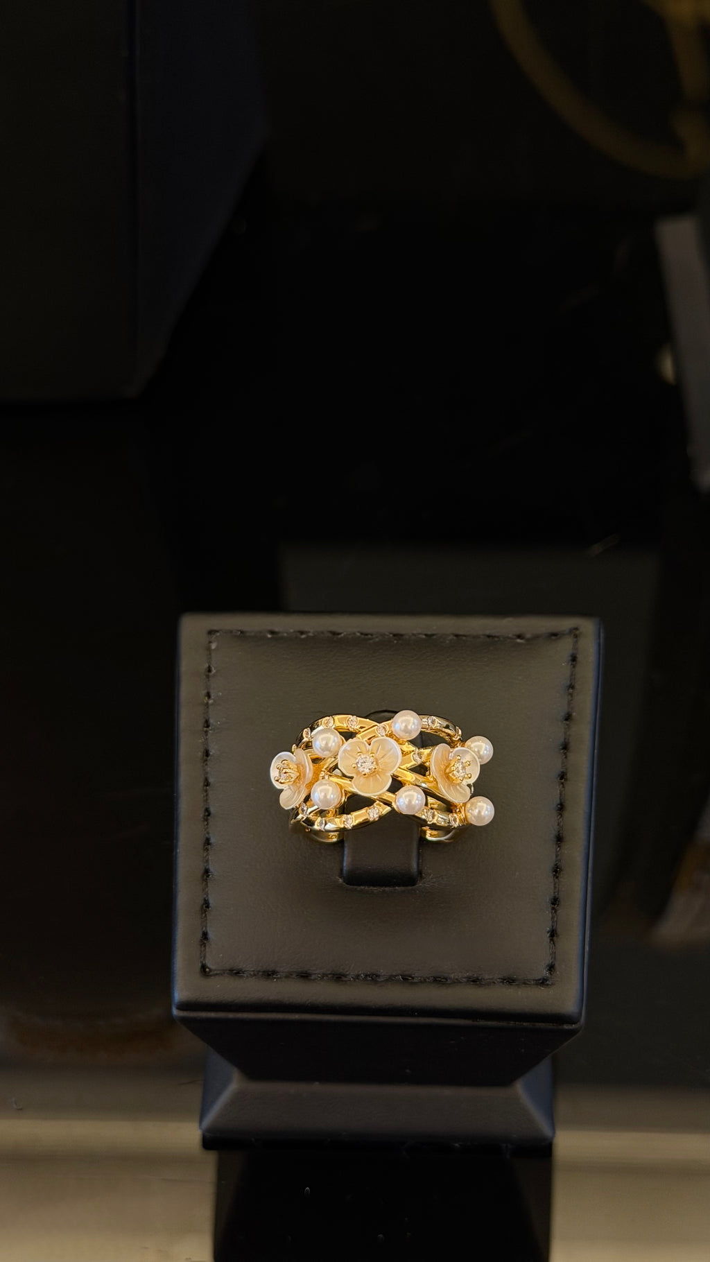 PEARLS-012 | CHOKER & FLOWERS