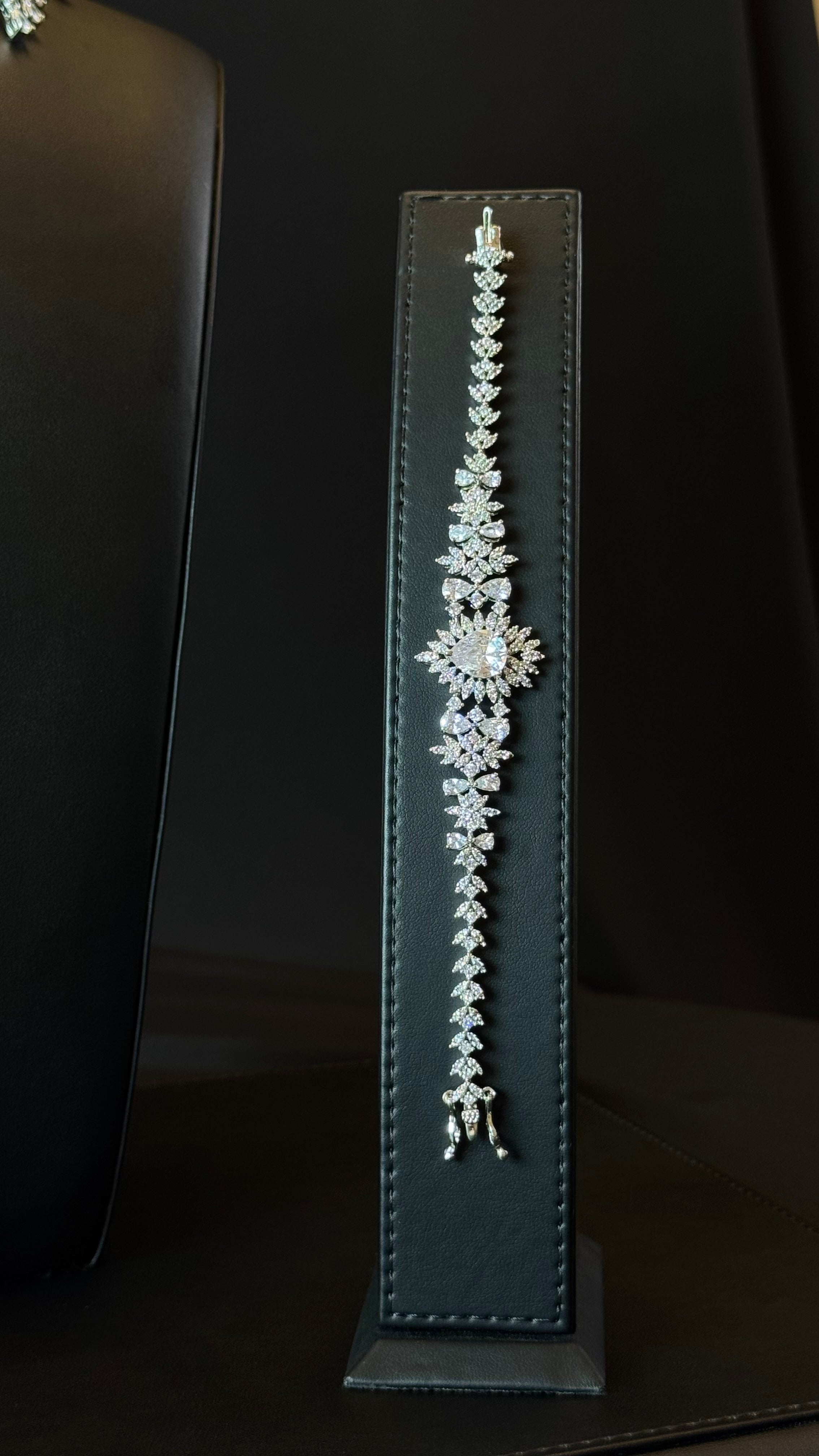 CHOKER QARAYEN | WHITE