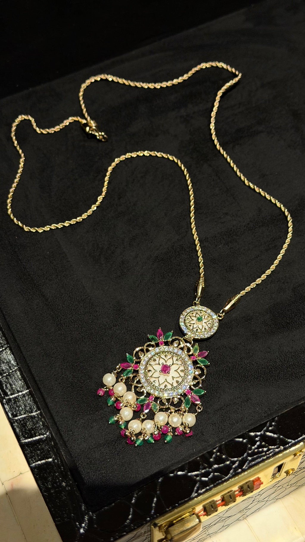 NO.054 | RED & GREEN