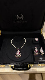 NO.050 | PEARLS & RED