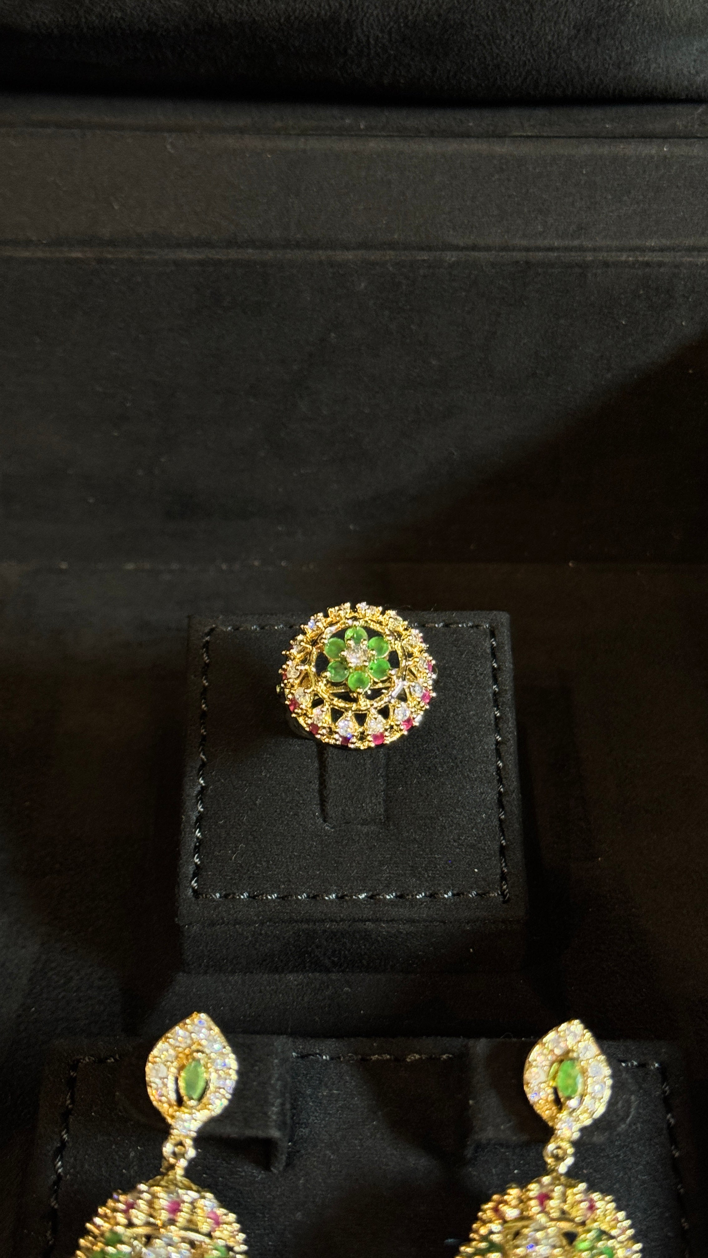 NO.056 | GREEN & RED