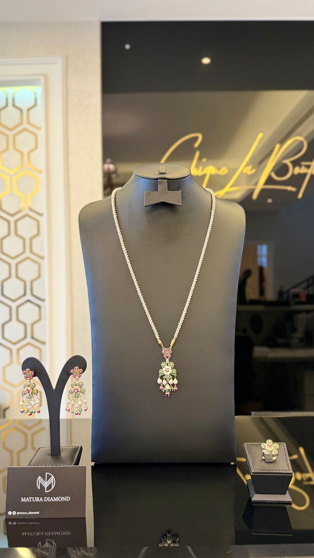NO.077 | FLOWERS & PEARLS