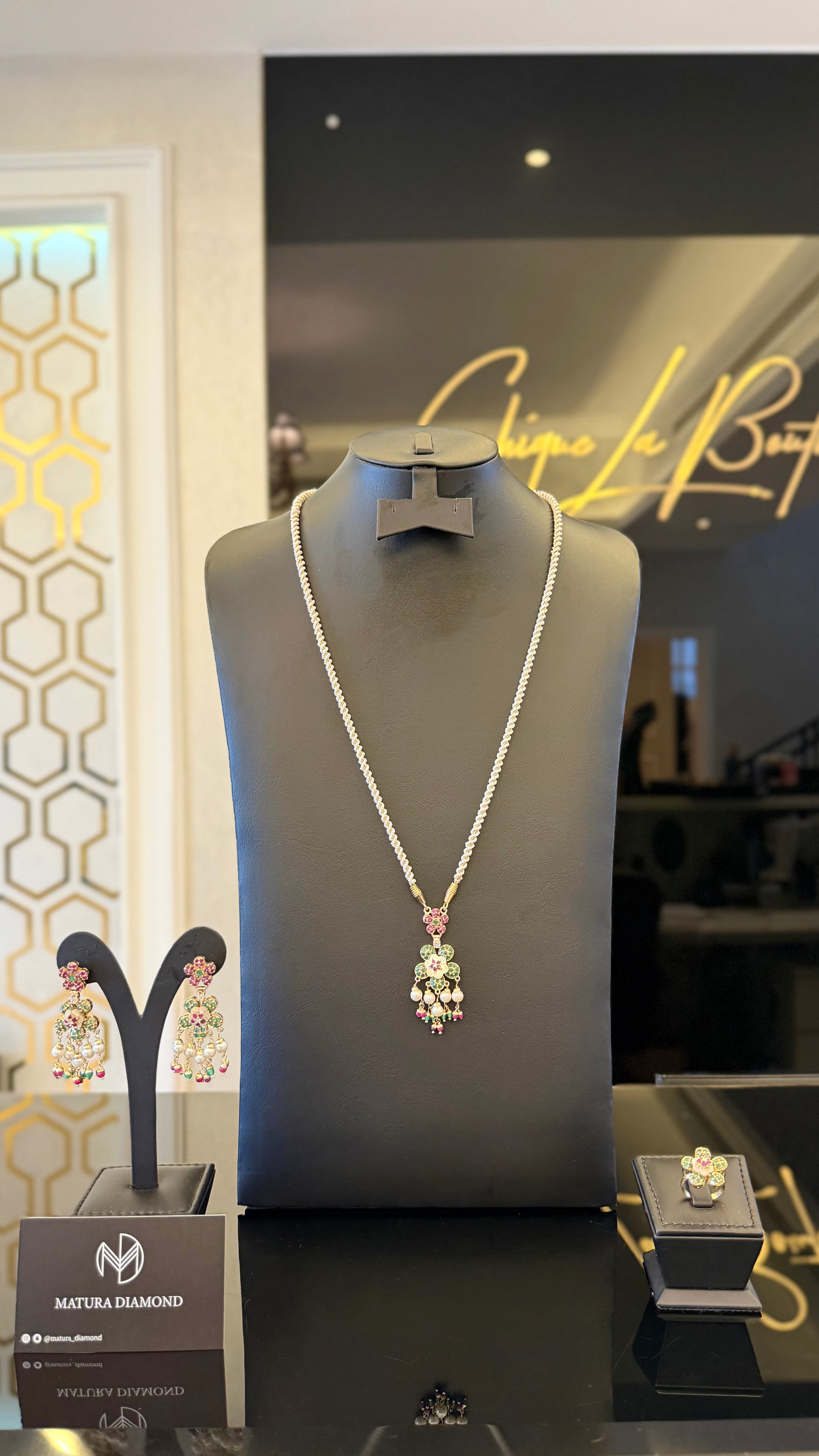 NO.077 | FLOWERS & PEARLS