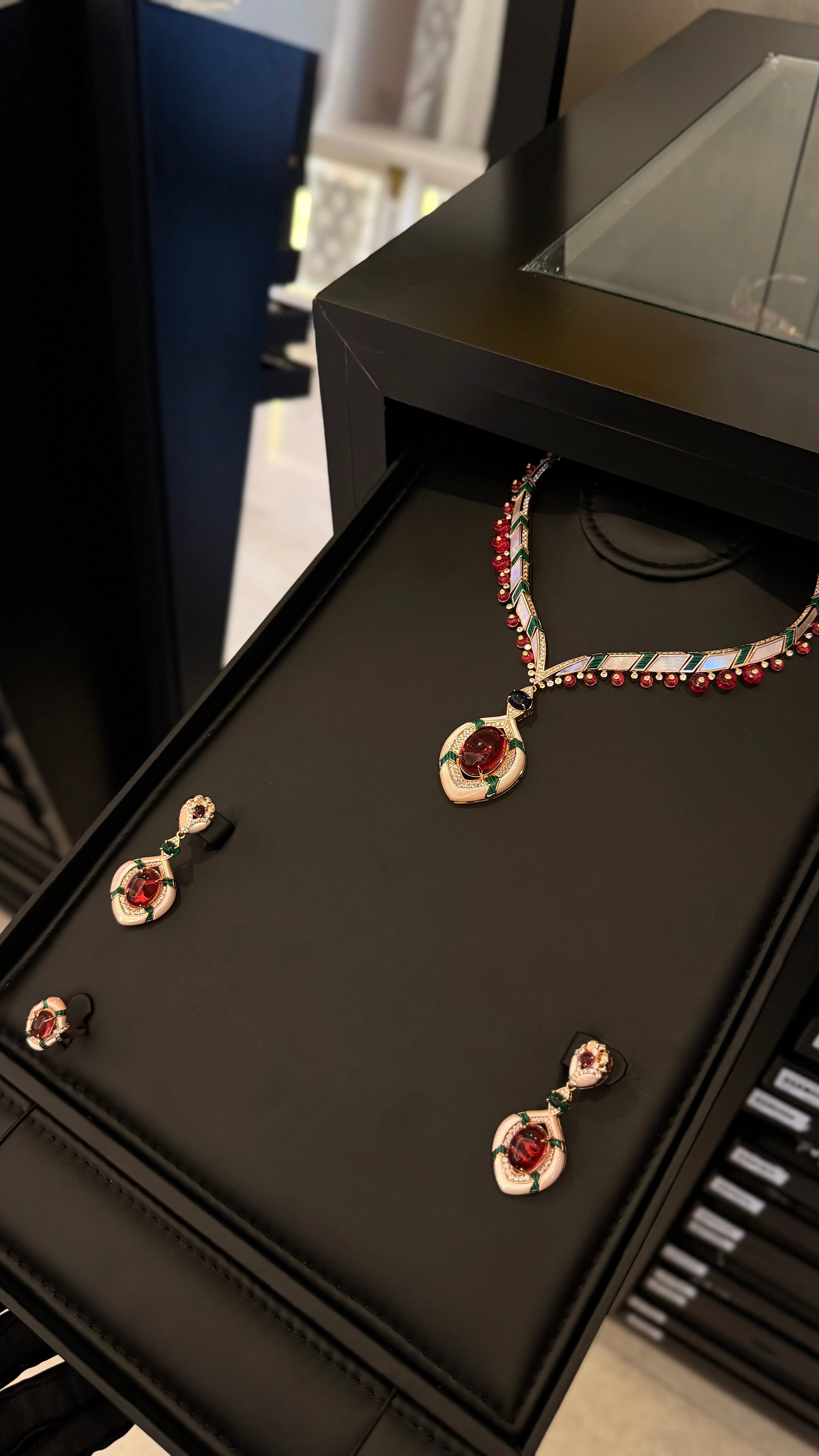 MILEHAH | RED & WHITE & GREEN