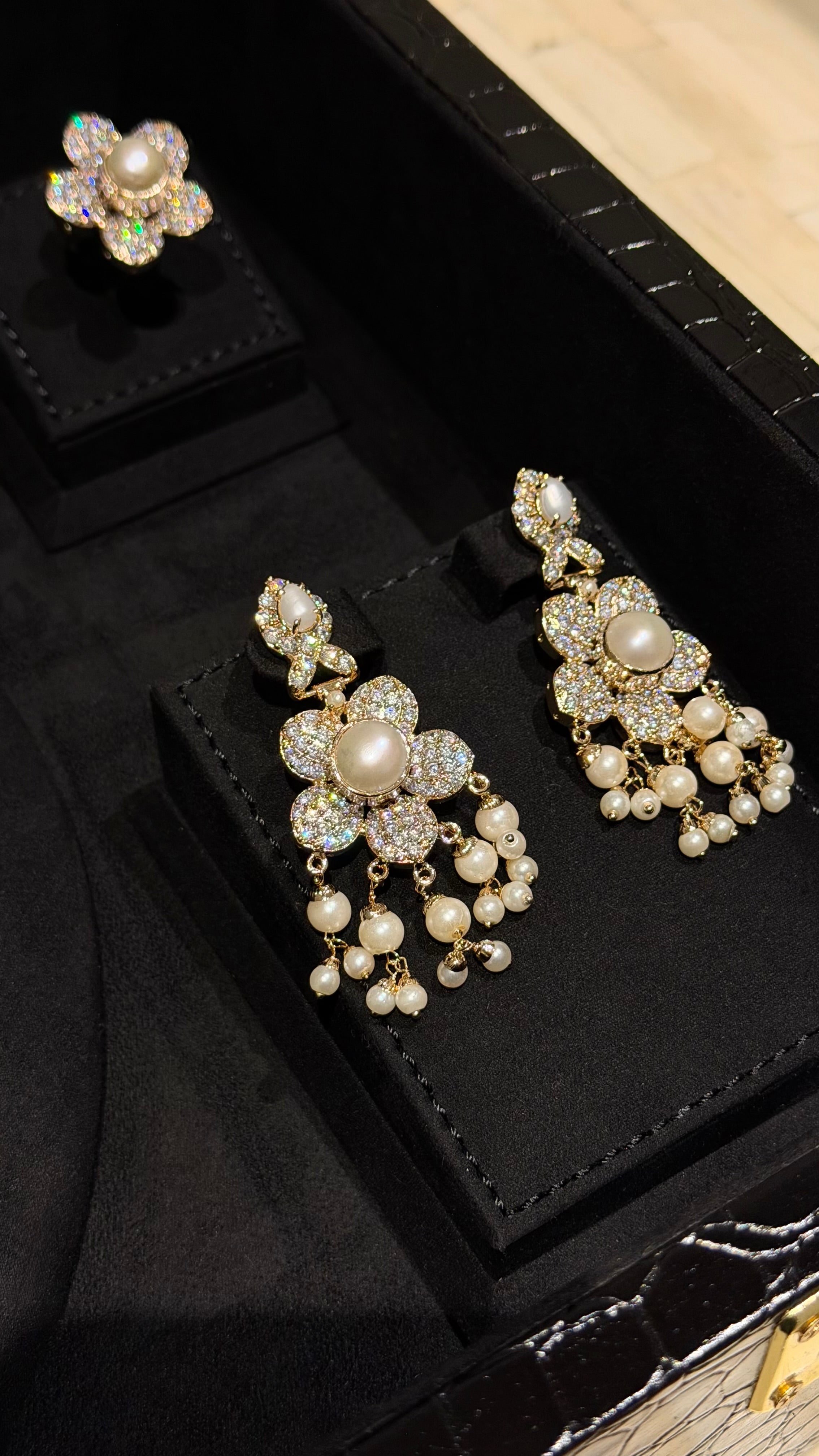 NO.045 | WHITE & FLOWERS