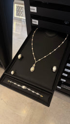 GHAZEL | MO PEARL & WHITE