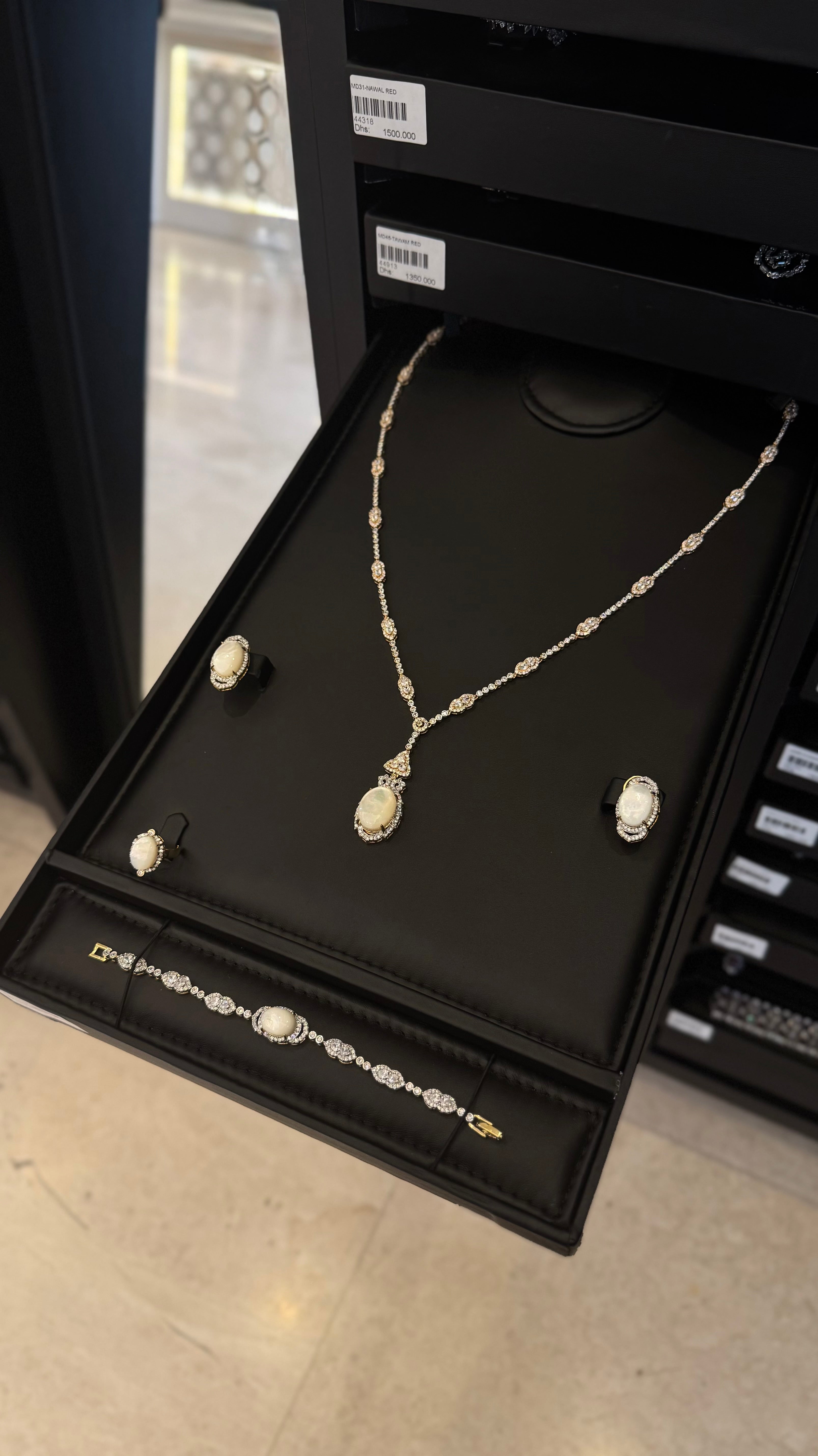 GHAZEL | MO PEARL & WHITE