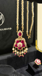 NO.050 | PEARLS & RED