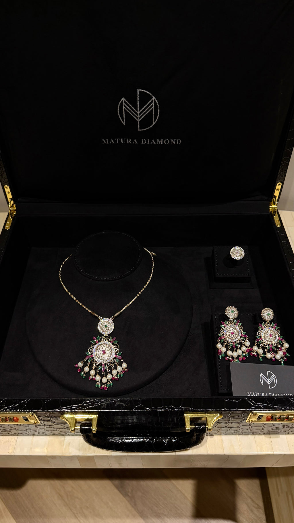 NO.054 | RED & GREEN