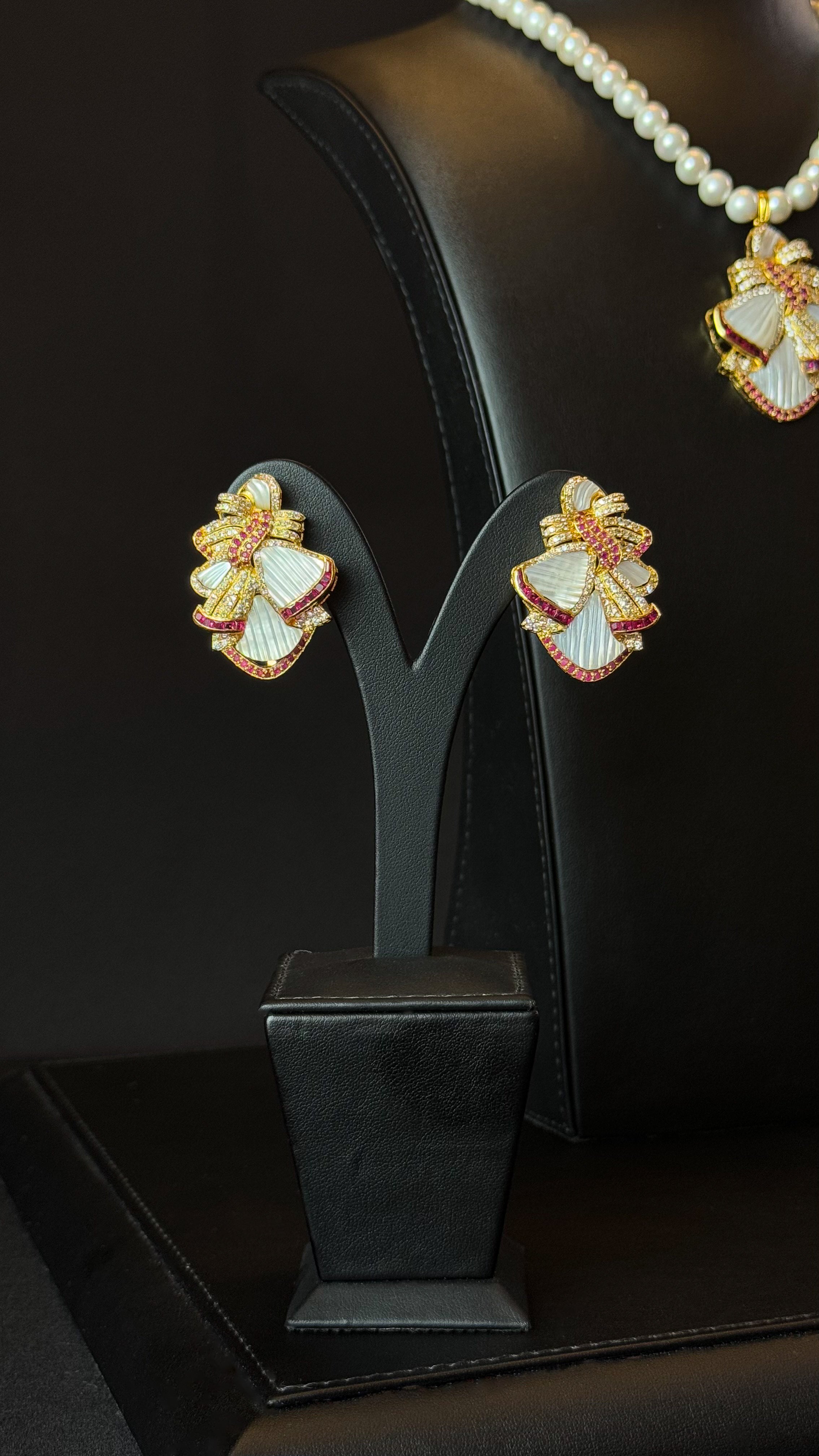 VINTAGE NO.2 | RED & SILVER & PEARLS