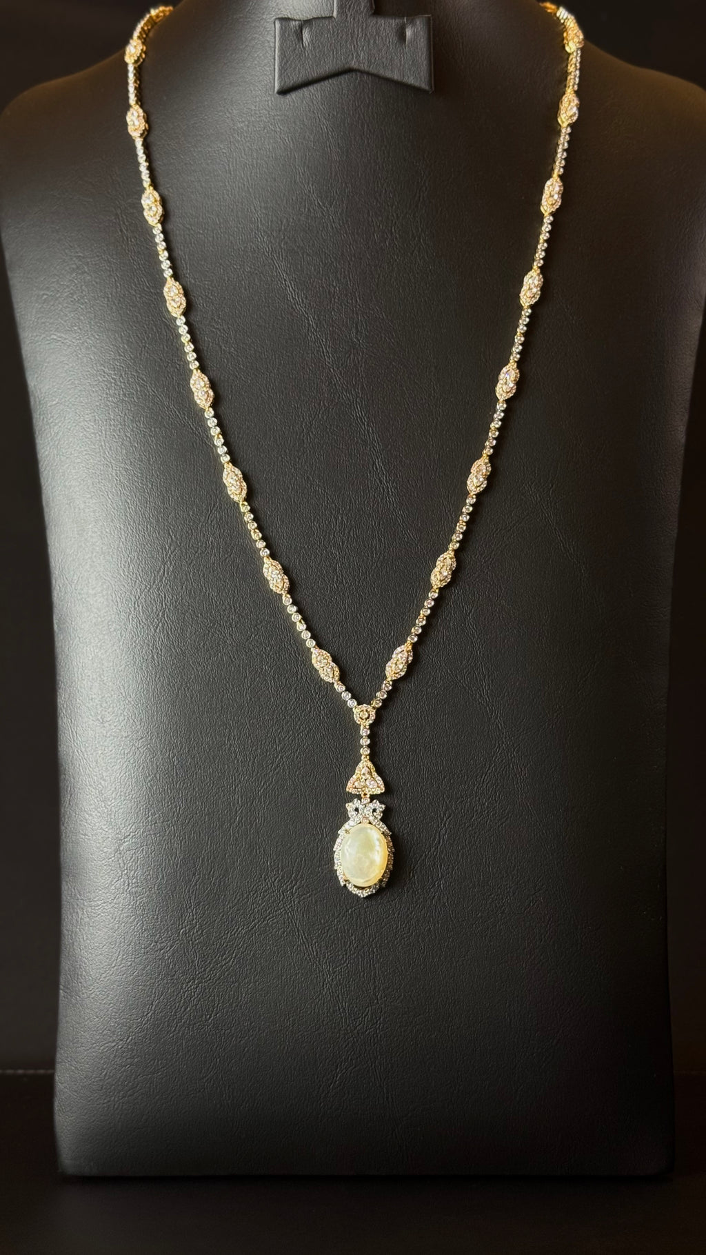 GHAZEL | MO PEARL & WHITE