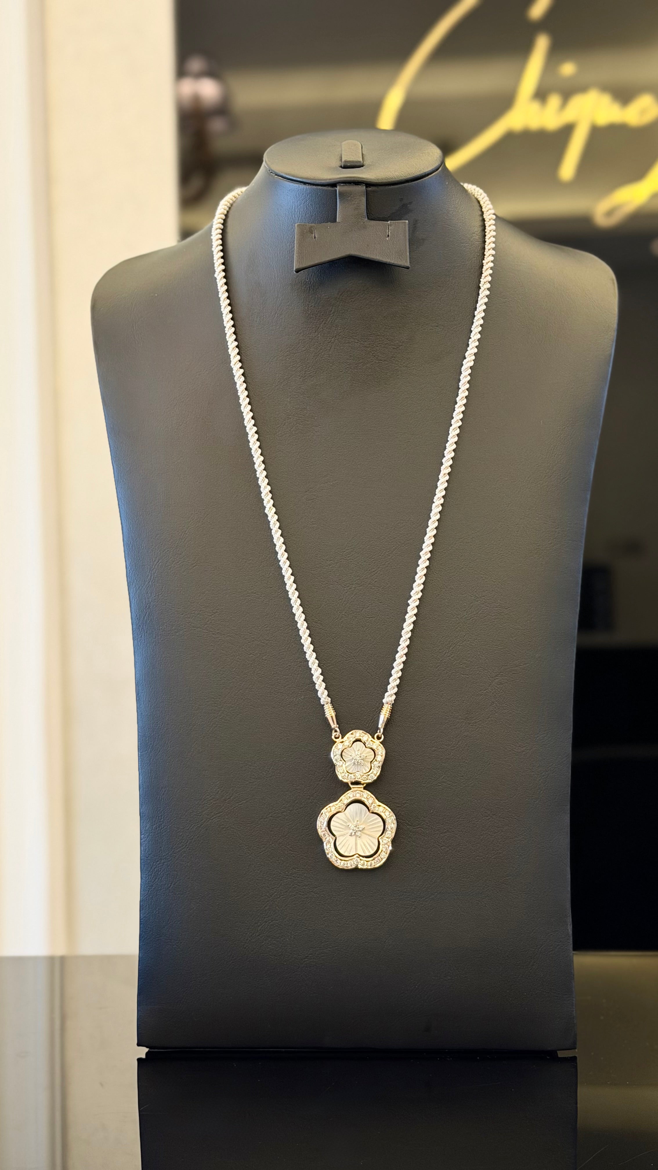 NO.046 | WHITE & PEARLS