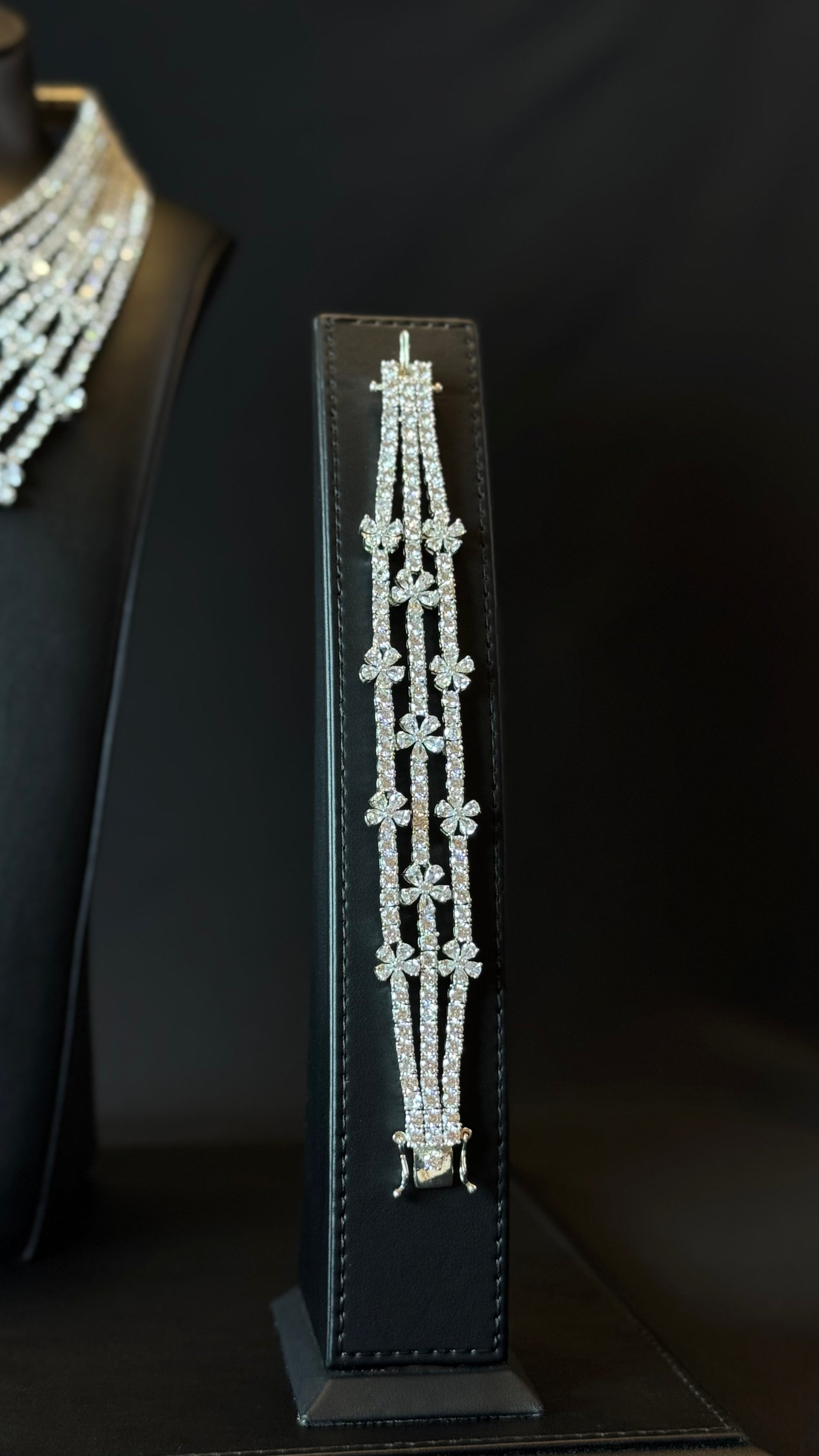 FLOWERS | LINES & WHITE