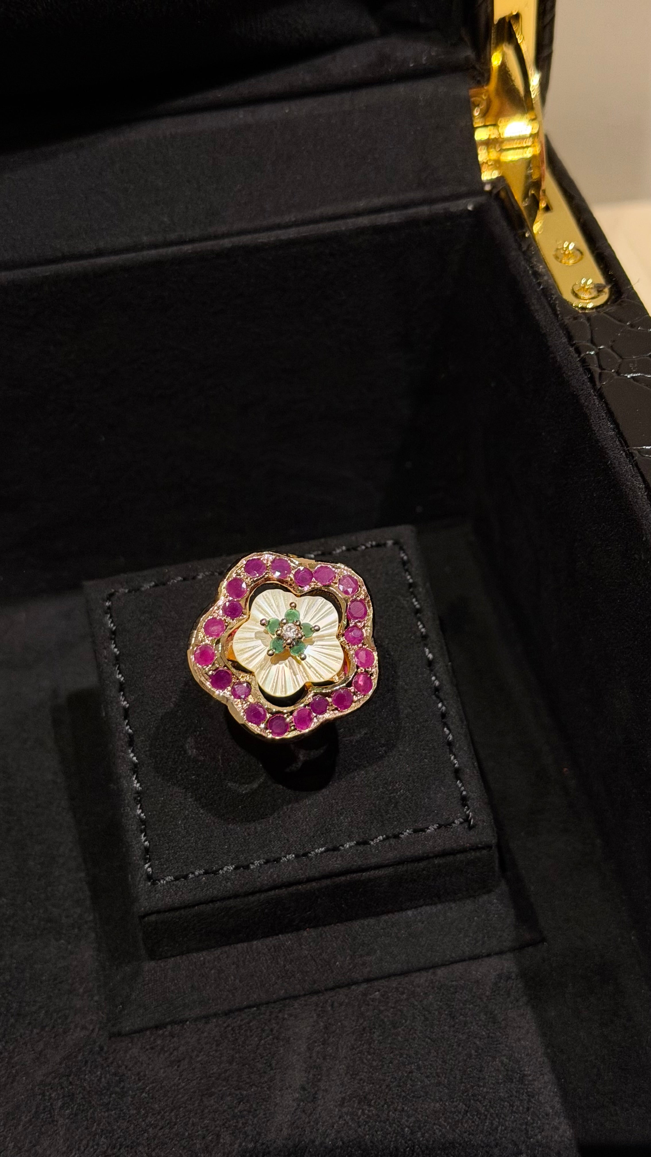 NO.047 | RED & GREEN