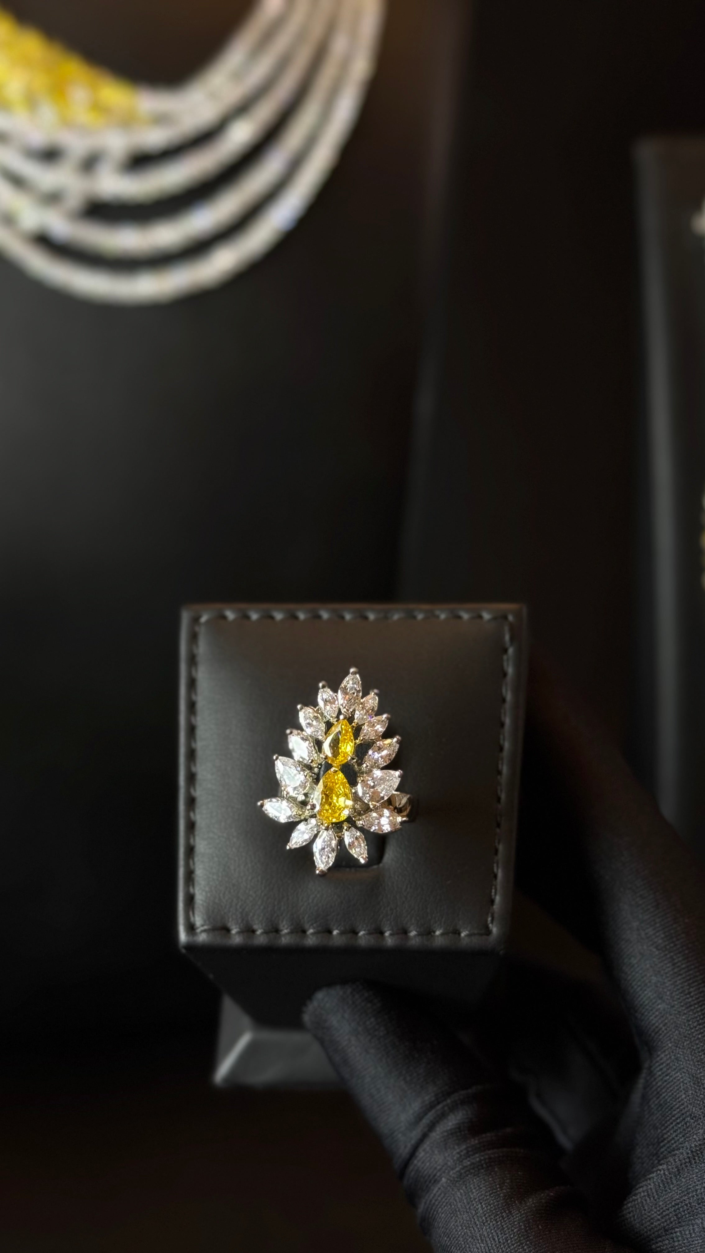 ALMIZHAR 2 | WHITE & YELLOW