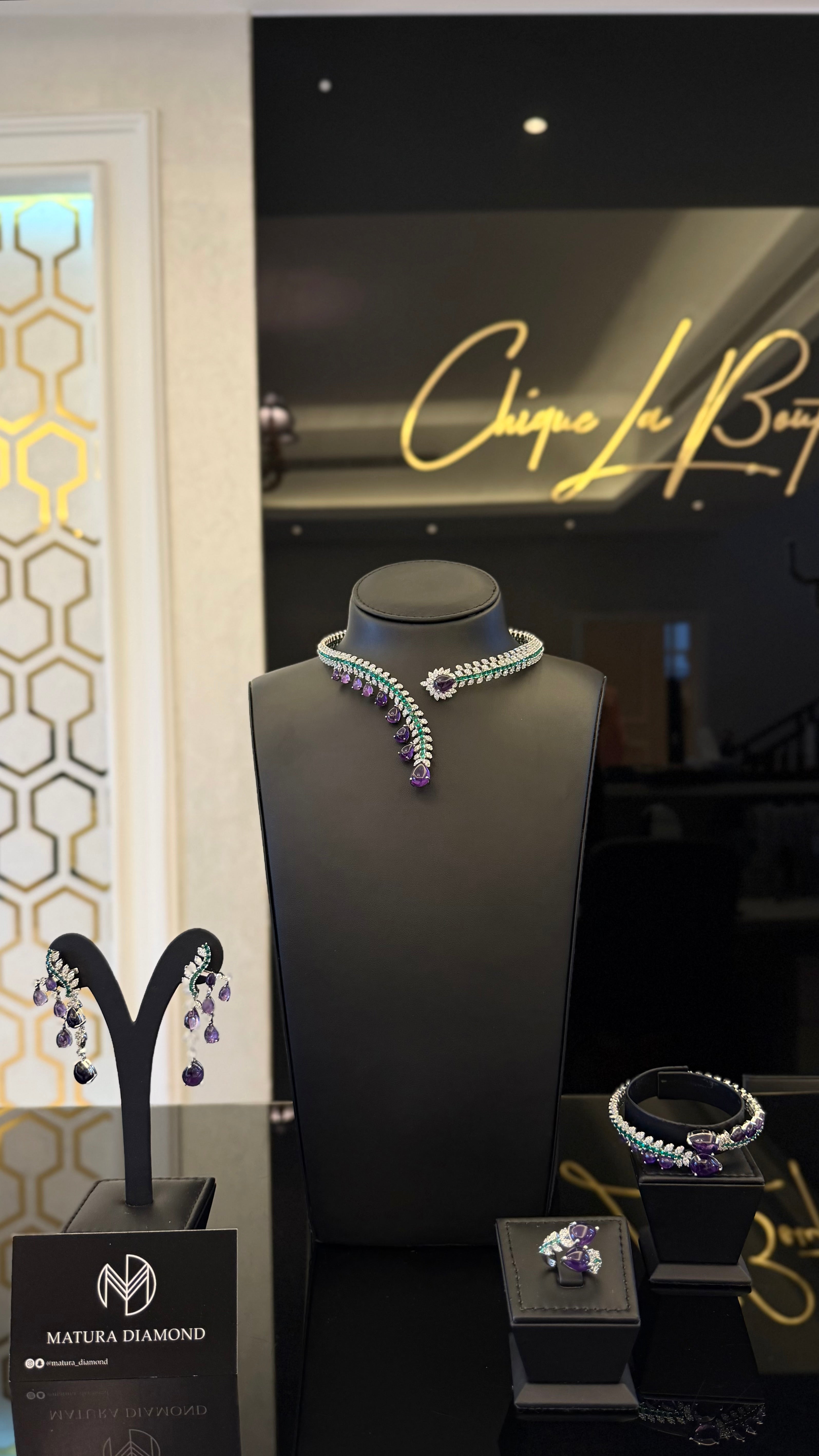 CHOKER ALRUMAILA | PURPLE & GREEN