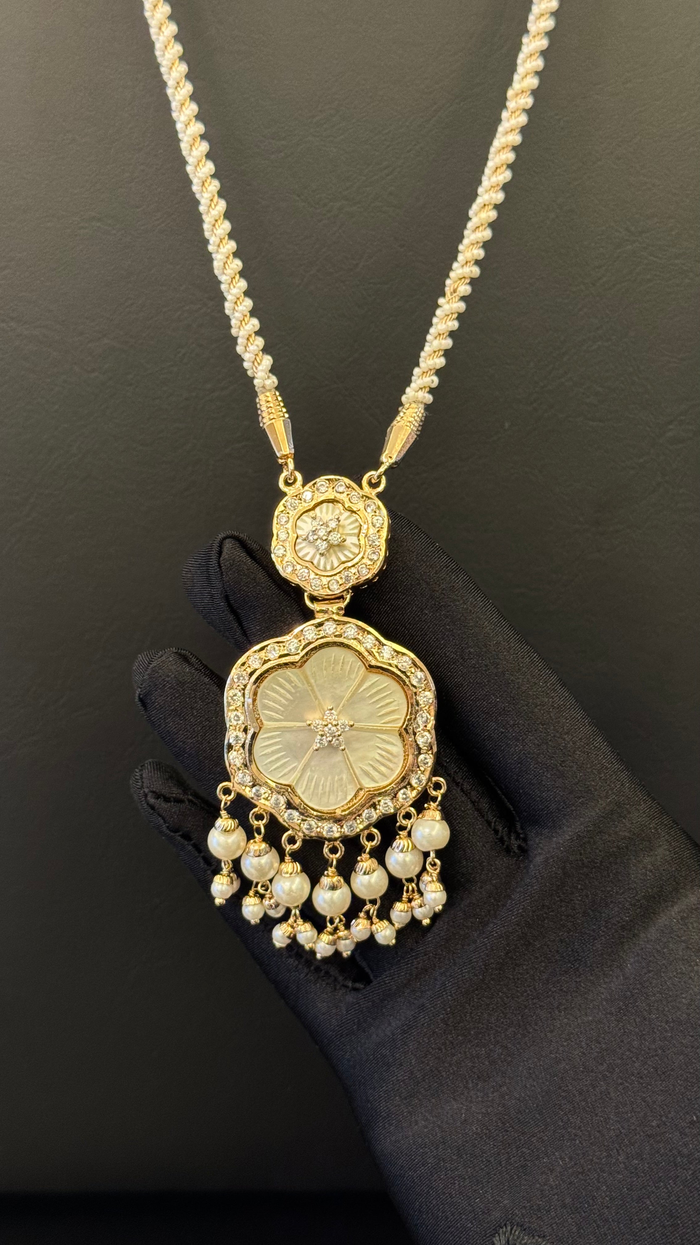 NO.032 | WHITE & FLOWERS