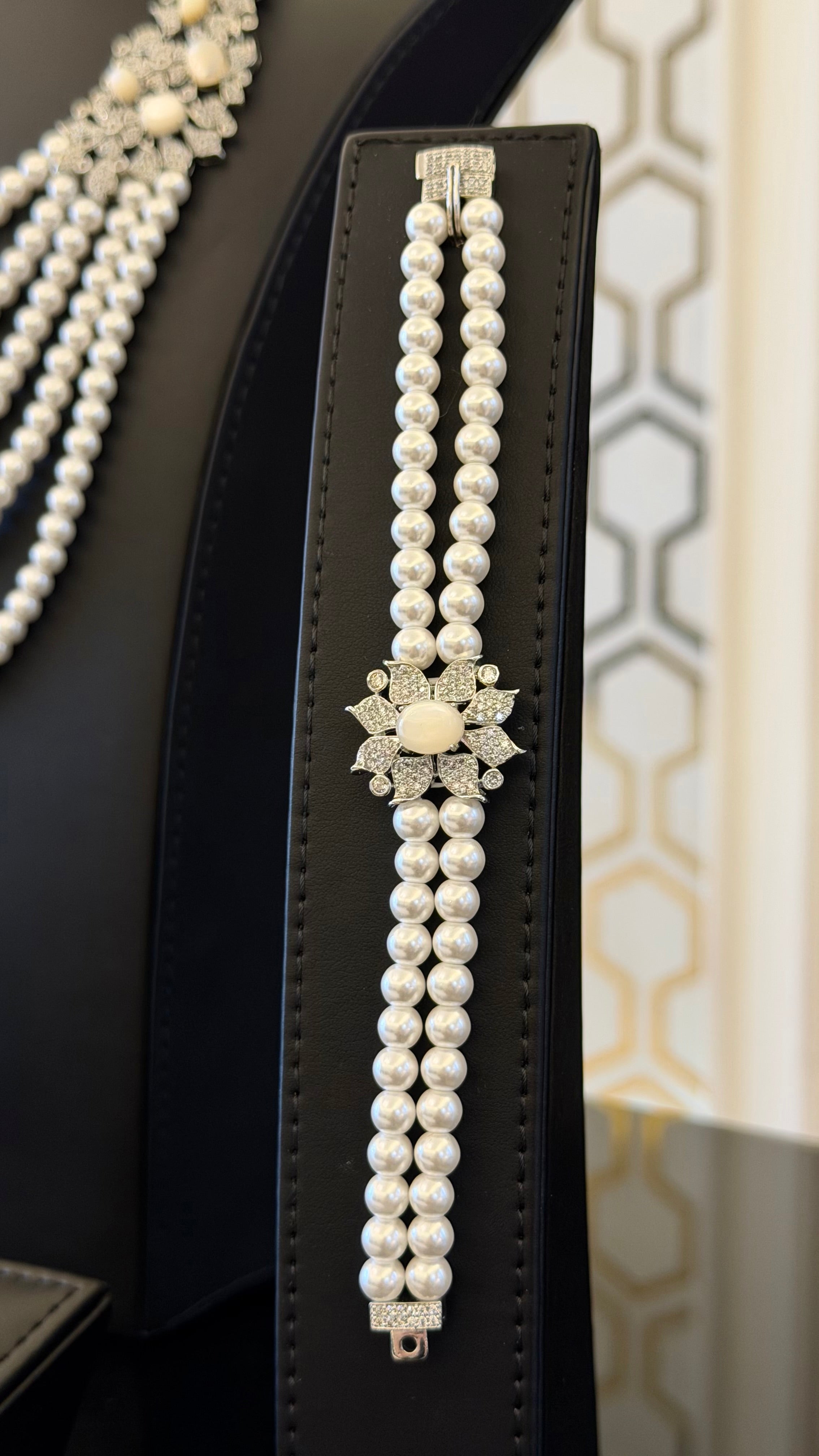 ALKUWAITAT | WHITE