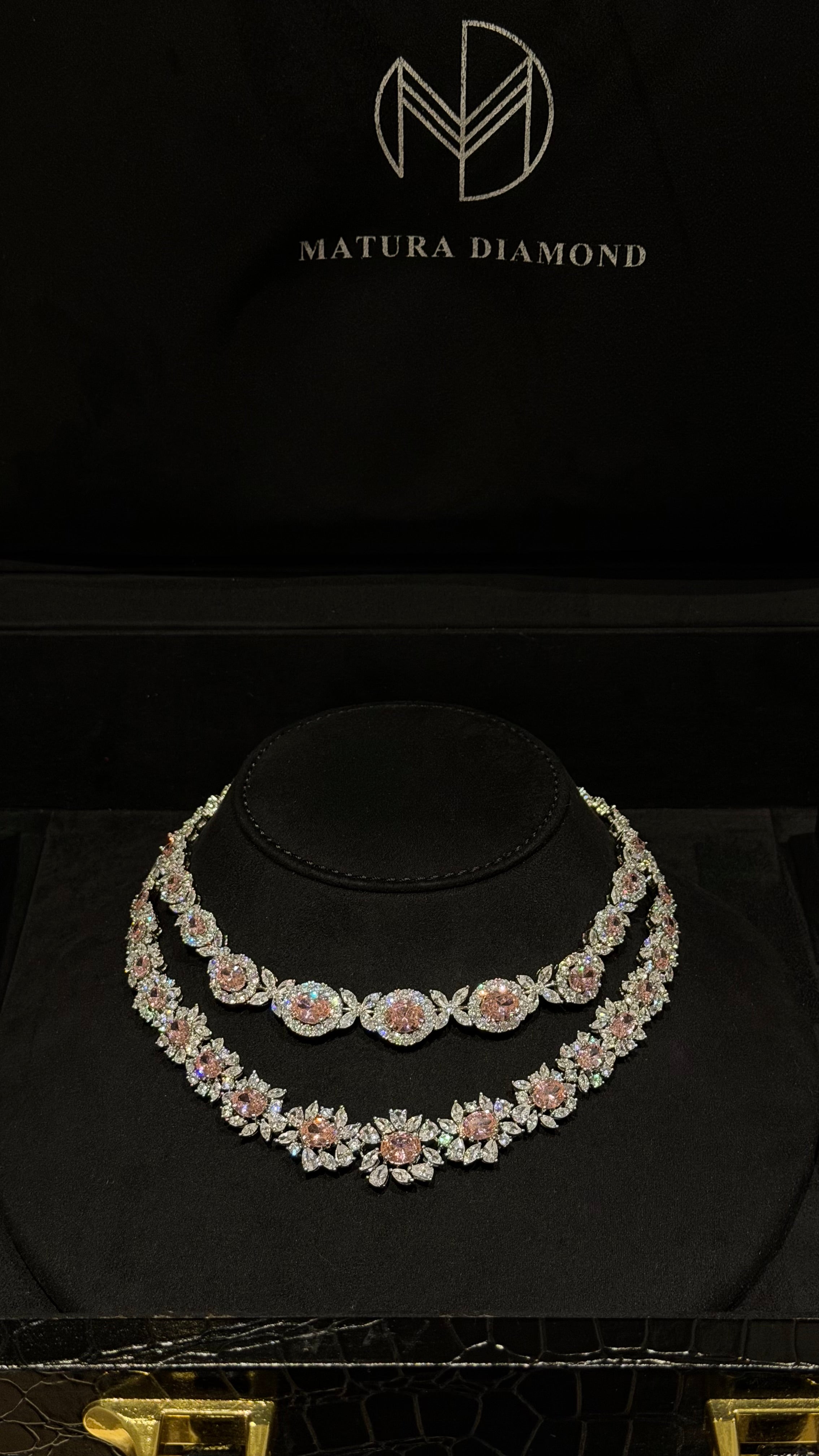 ALSAROOJ | PINK & LINES