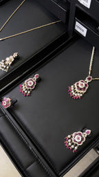 NO.050 | RED & FLOWERS & PEARLS