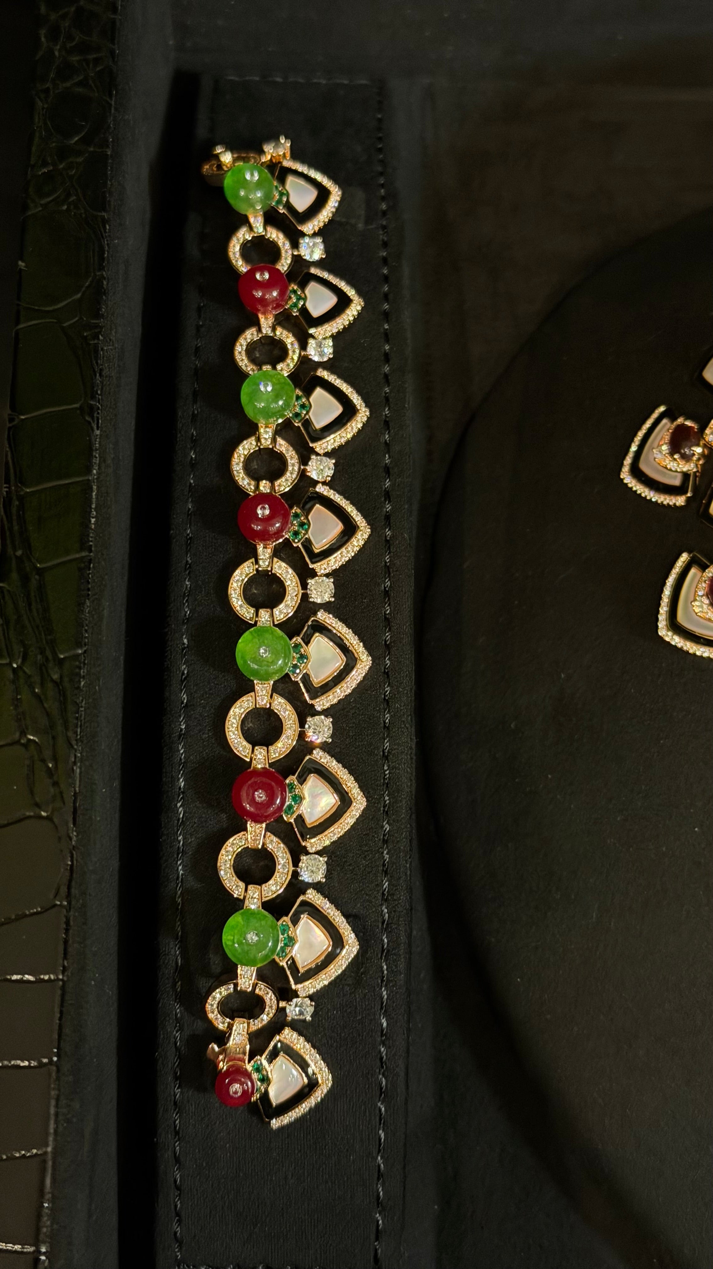 ALMAKHOOL | RED & GREEN & BLACK