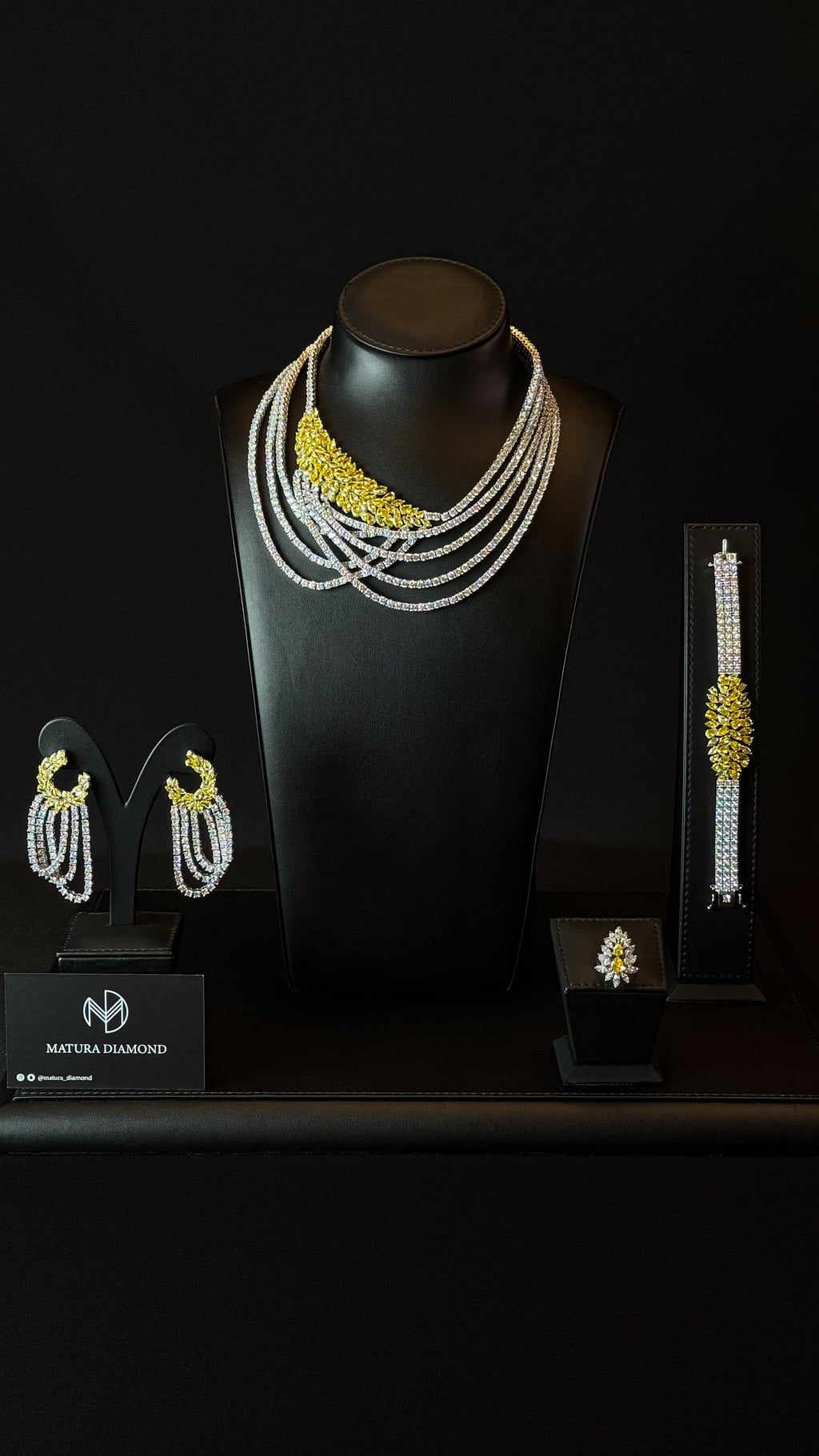 ALMIZHAR 2 | WHITE & YELLOW