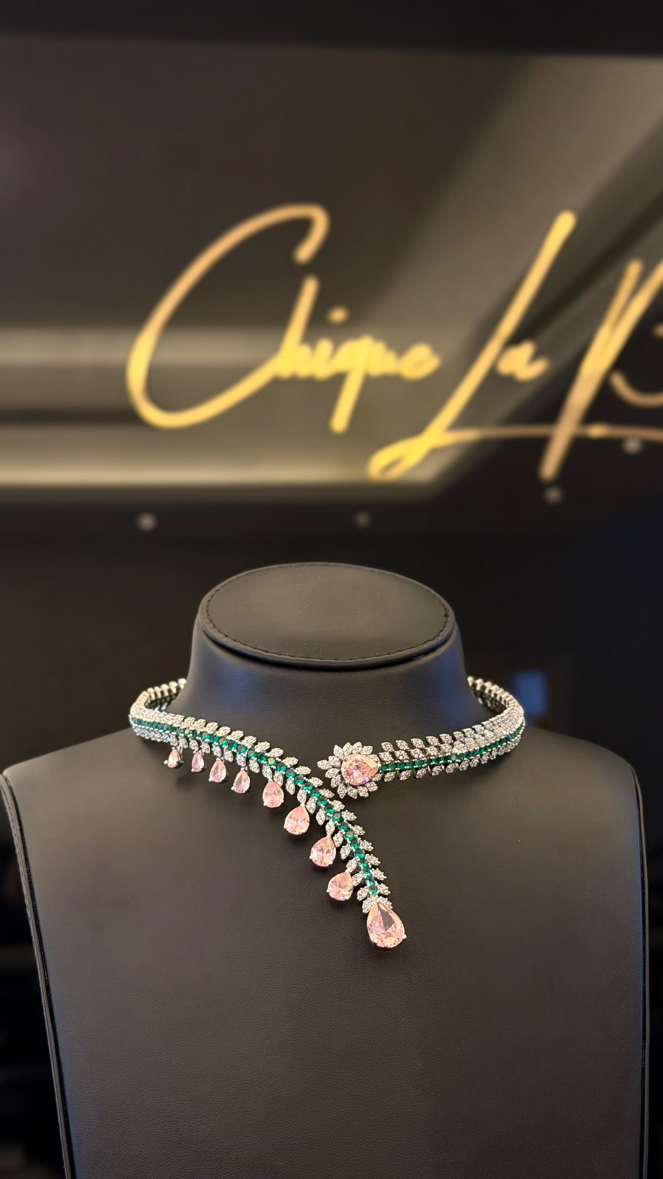 CHOKER ALRUMAILA | PINK & GREEN