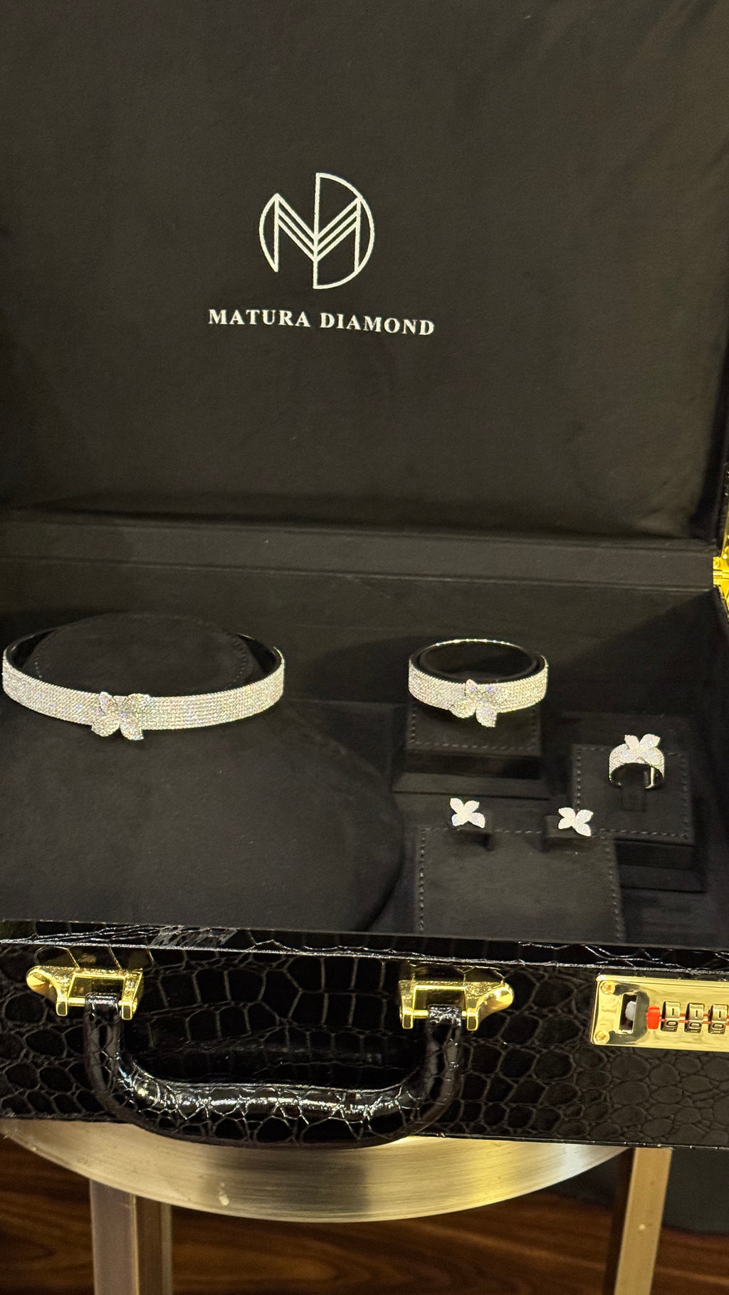 CHOKER ALMIRGAB | WHITE