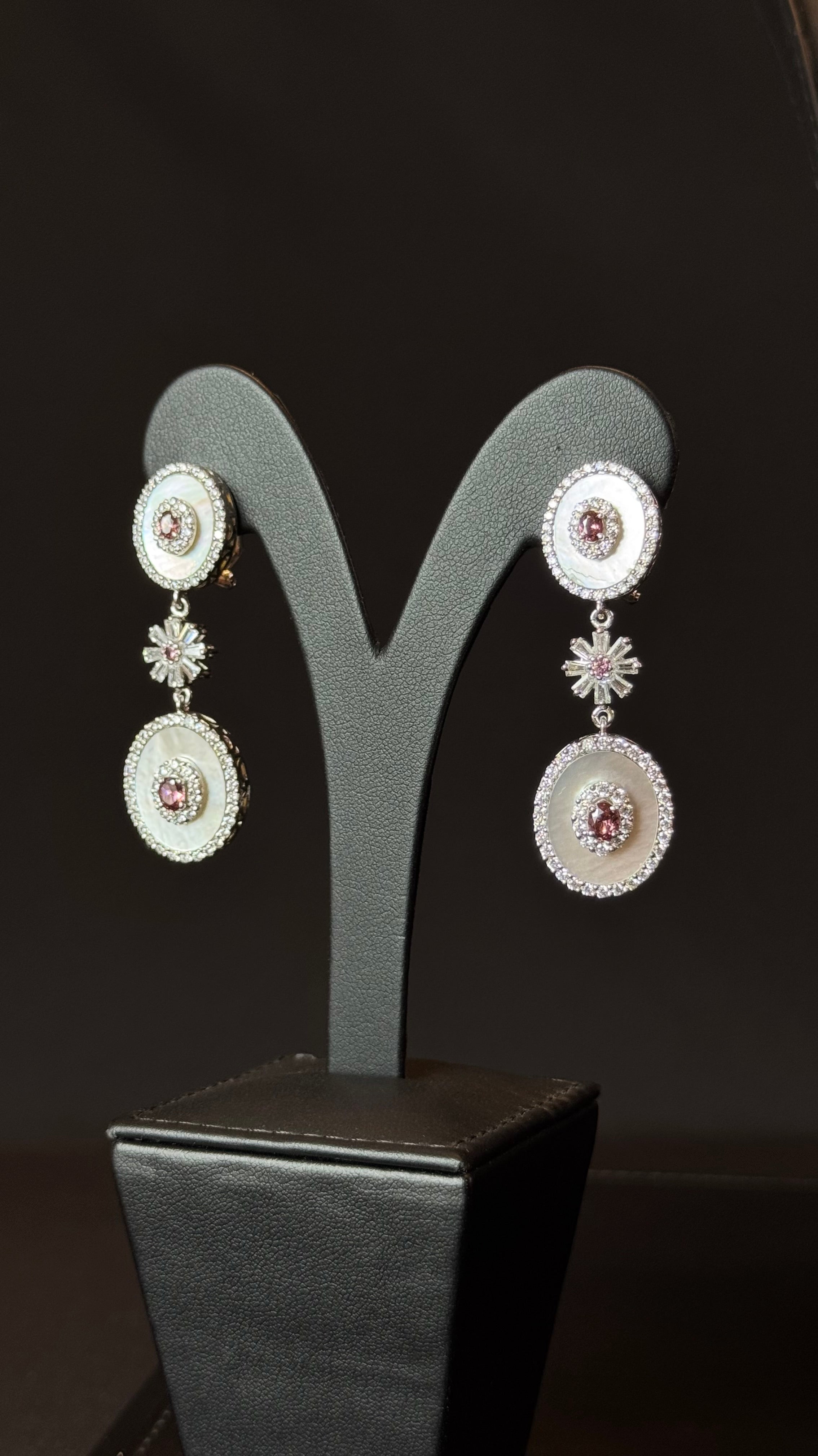 ALSAFA | WHITE & SILVER