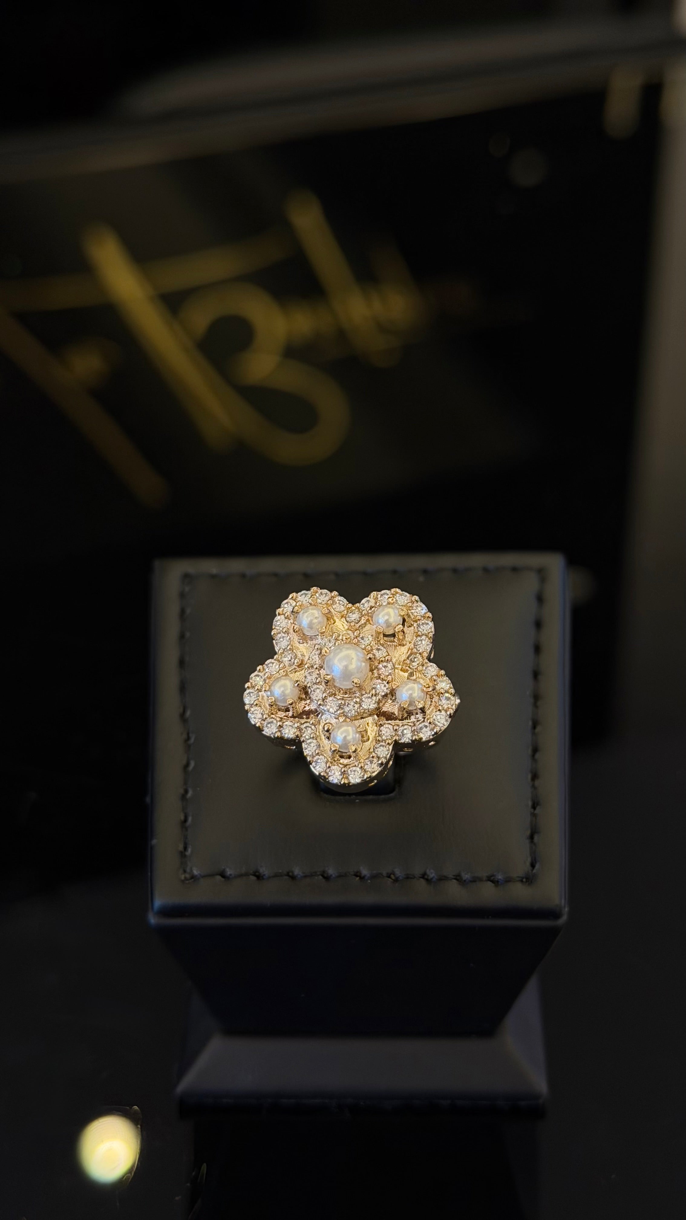NO.079 | FLOWERS & WHITE