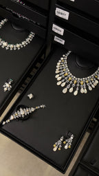 DEIRA | MO PEARL & WHITE