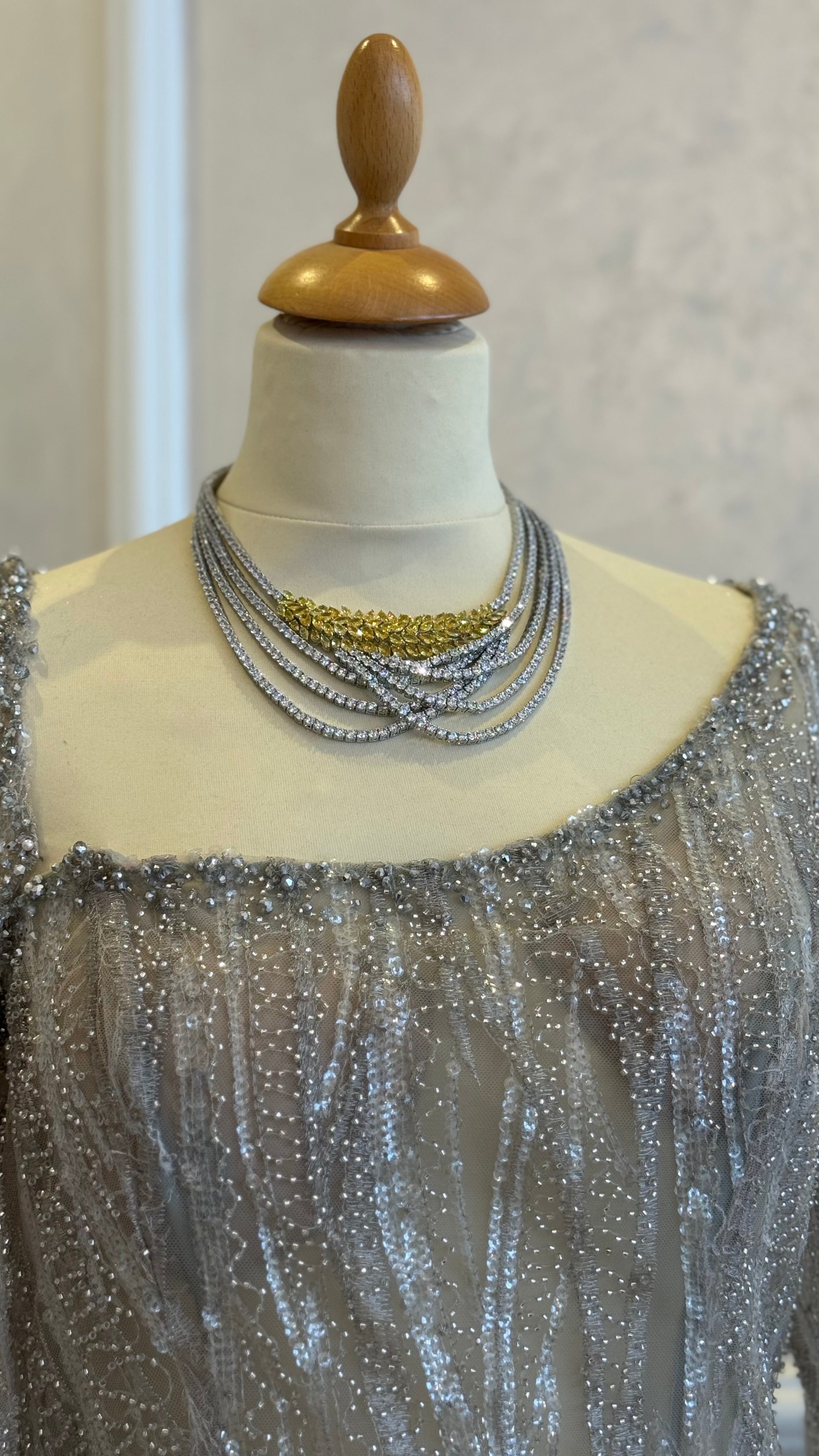 ALMIZHAR 2 | WHITE & YELLOW