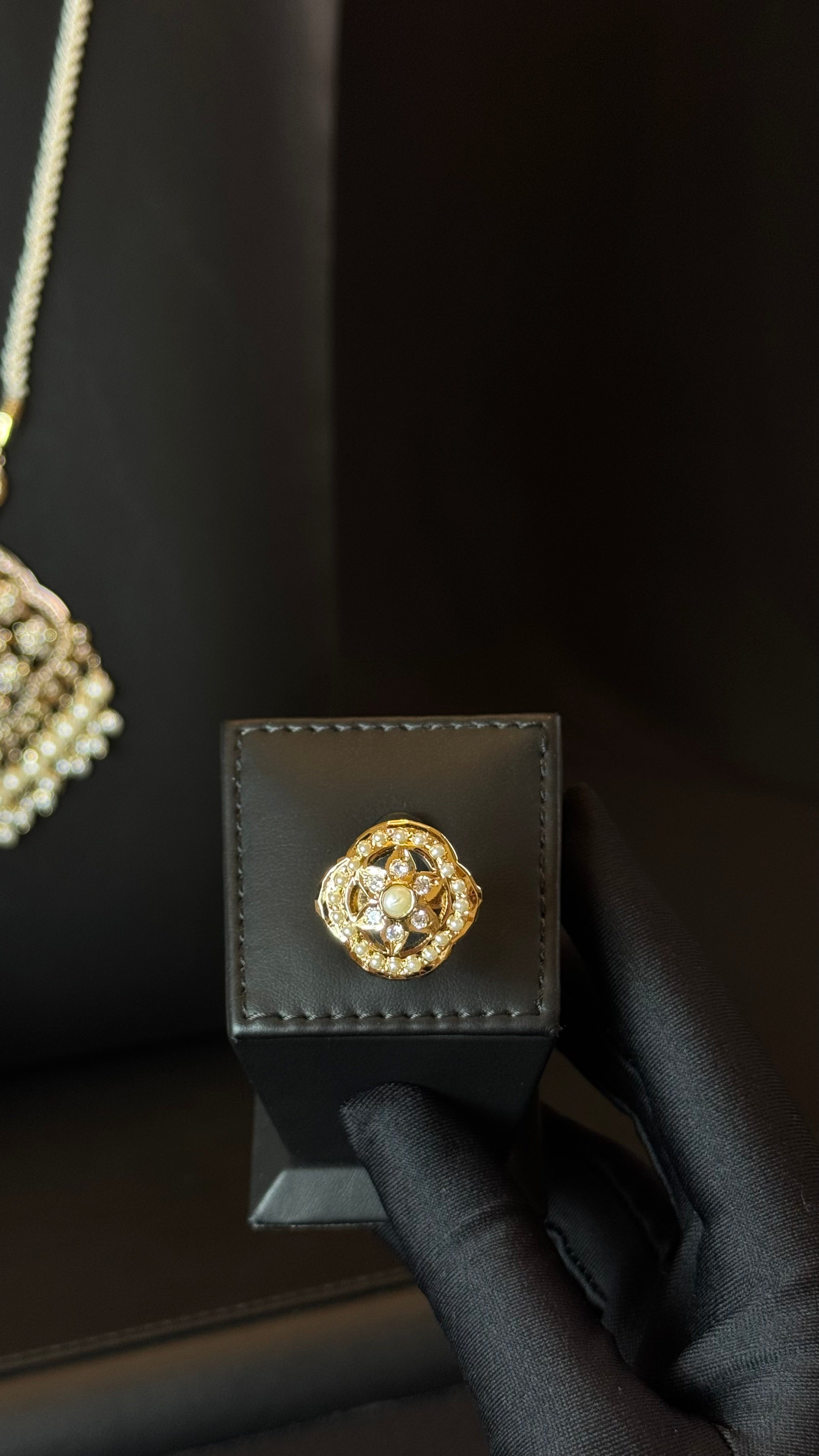 NO.026 | PEARLS & GOLDEN