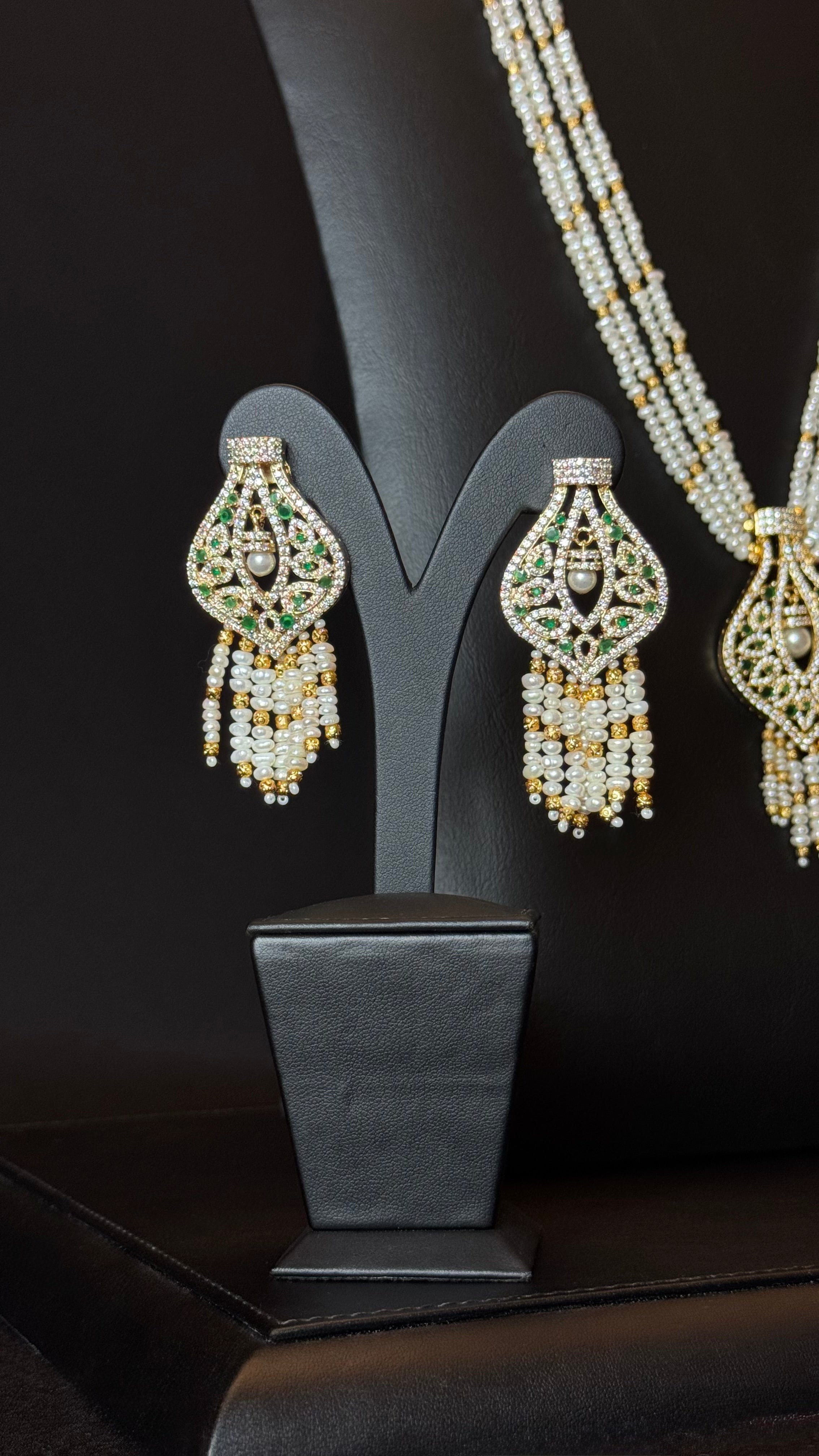 MZON | PEARLS & GREEN