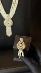 MZON | PEARLS & WHITE