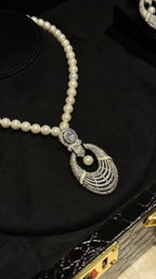 038 | SILVER & PEARLS