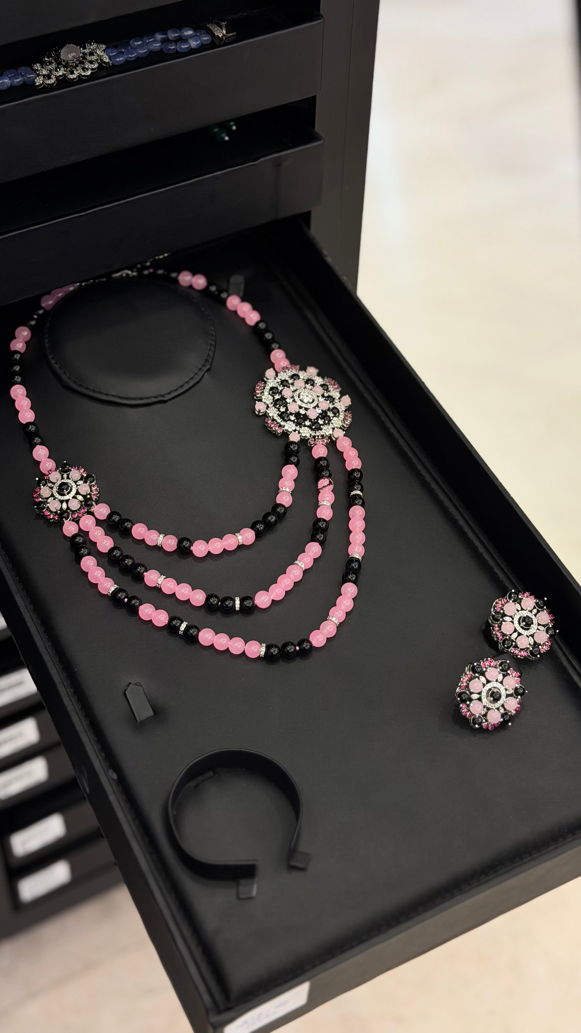 JUMEIRAH | PINK & BLACK