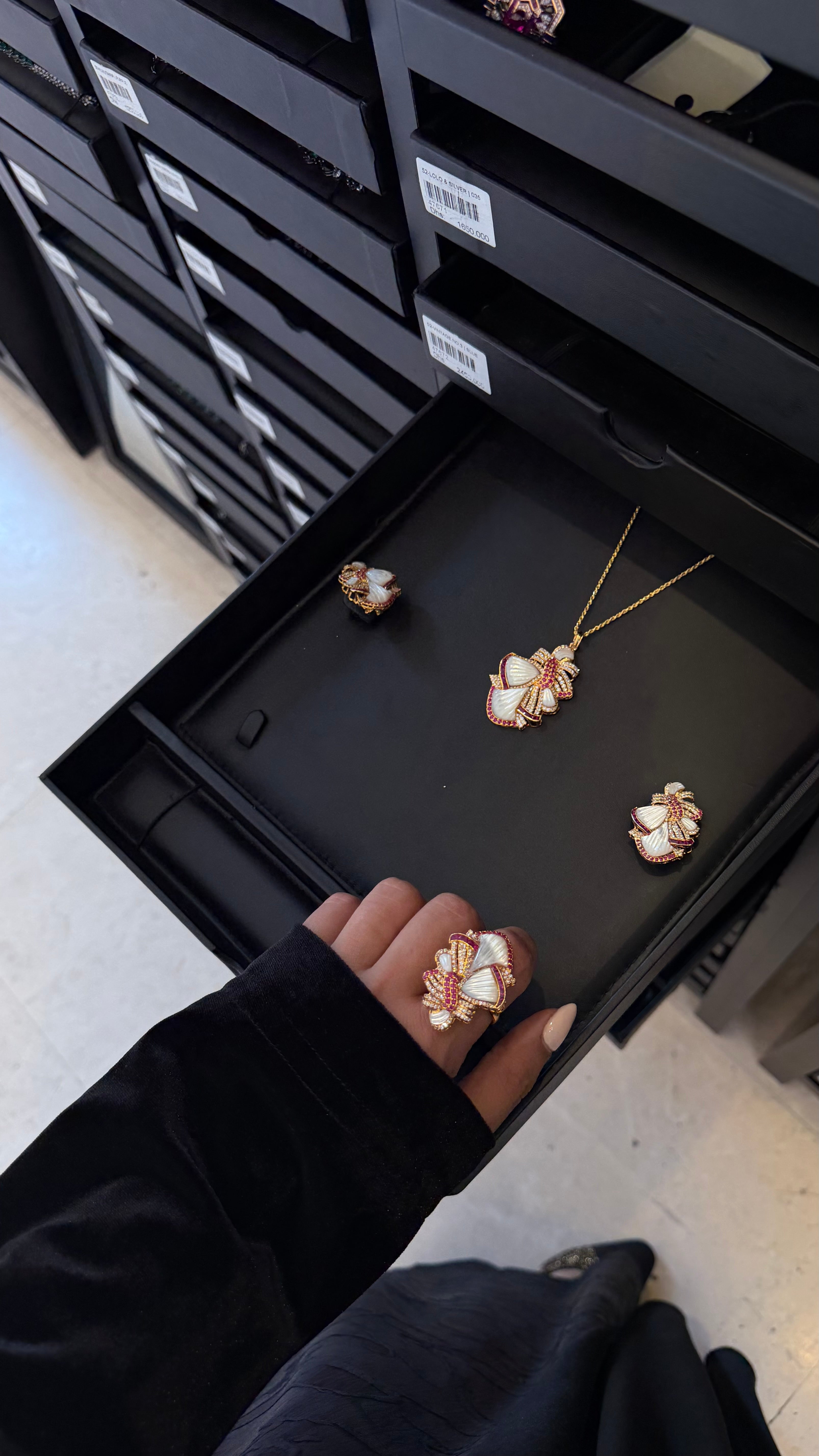 VINTAGE NO.3 | SILVER & RED