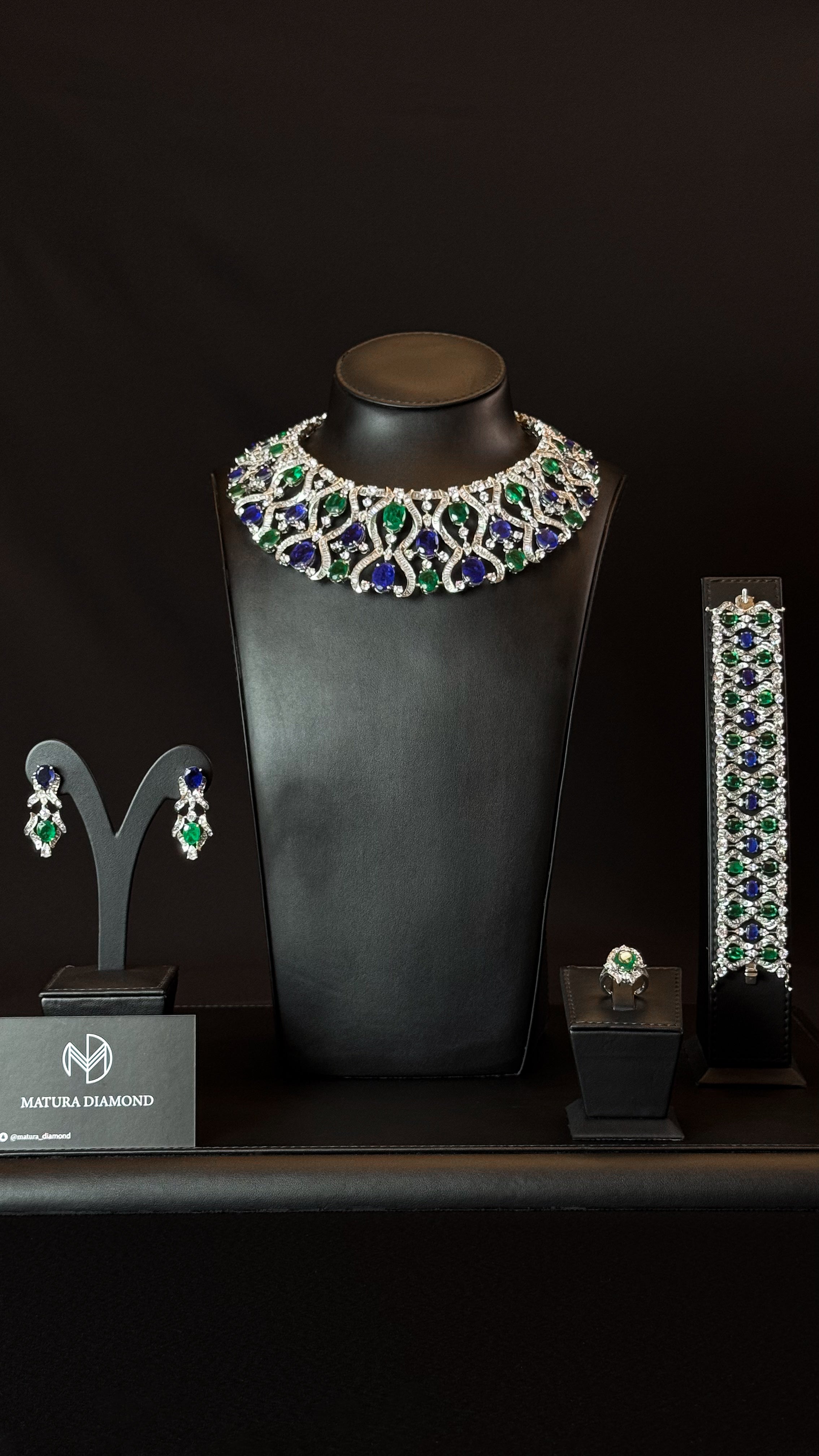 MUWAFJAH | BLUE & GREEN