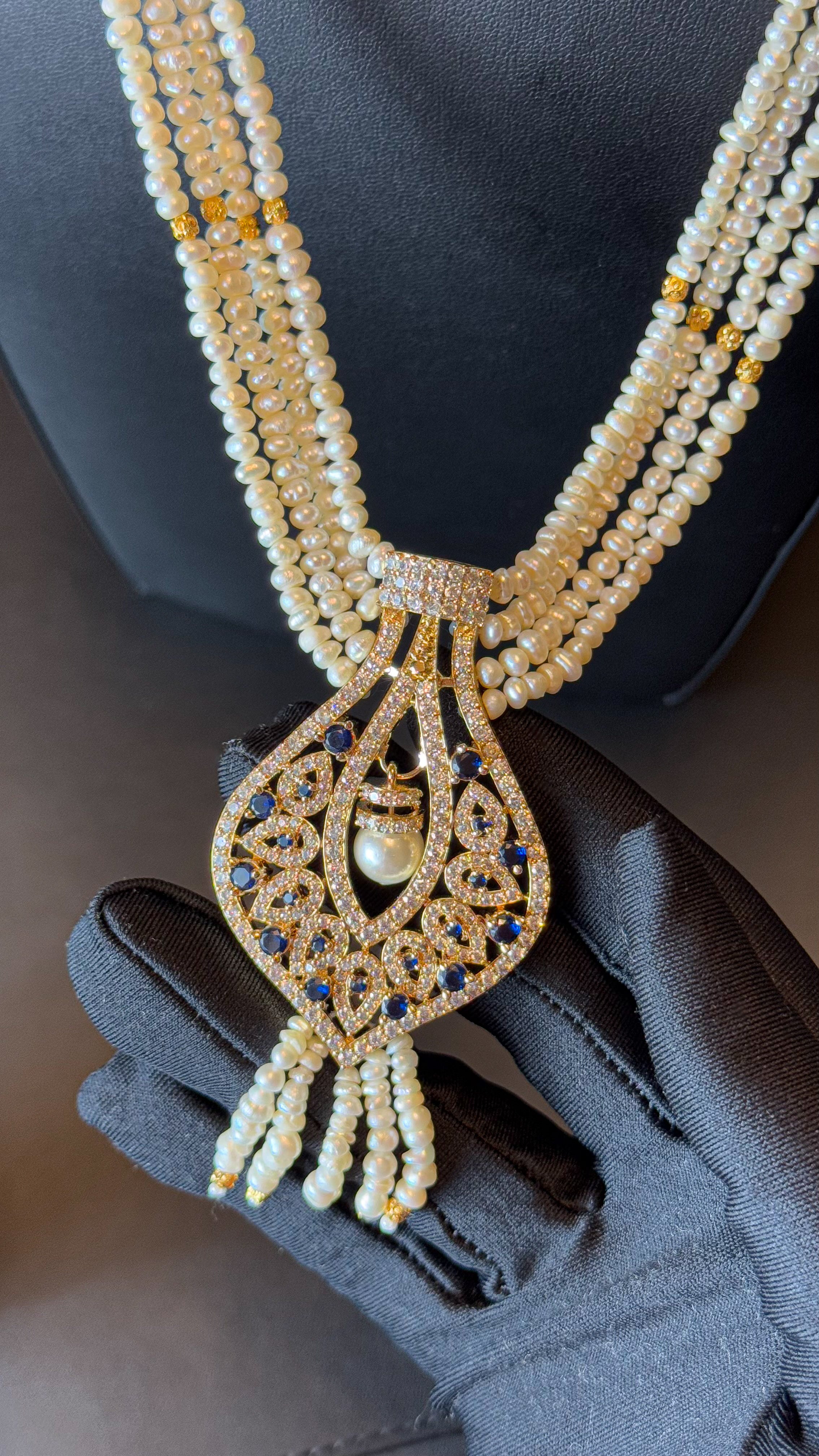 MZON | PEARLS & DARK BLUE