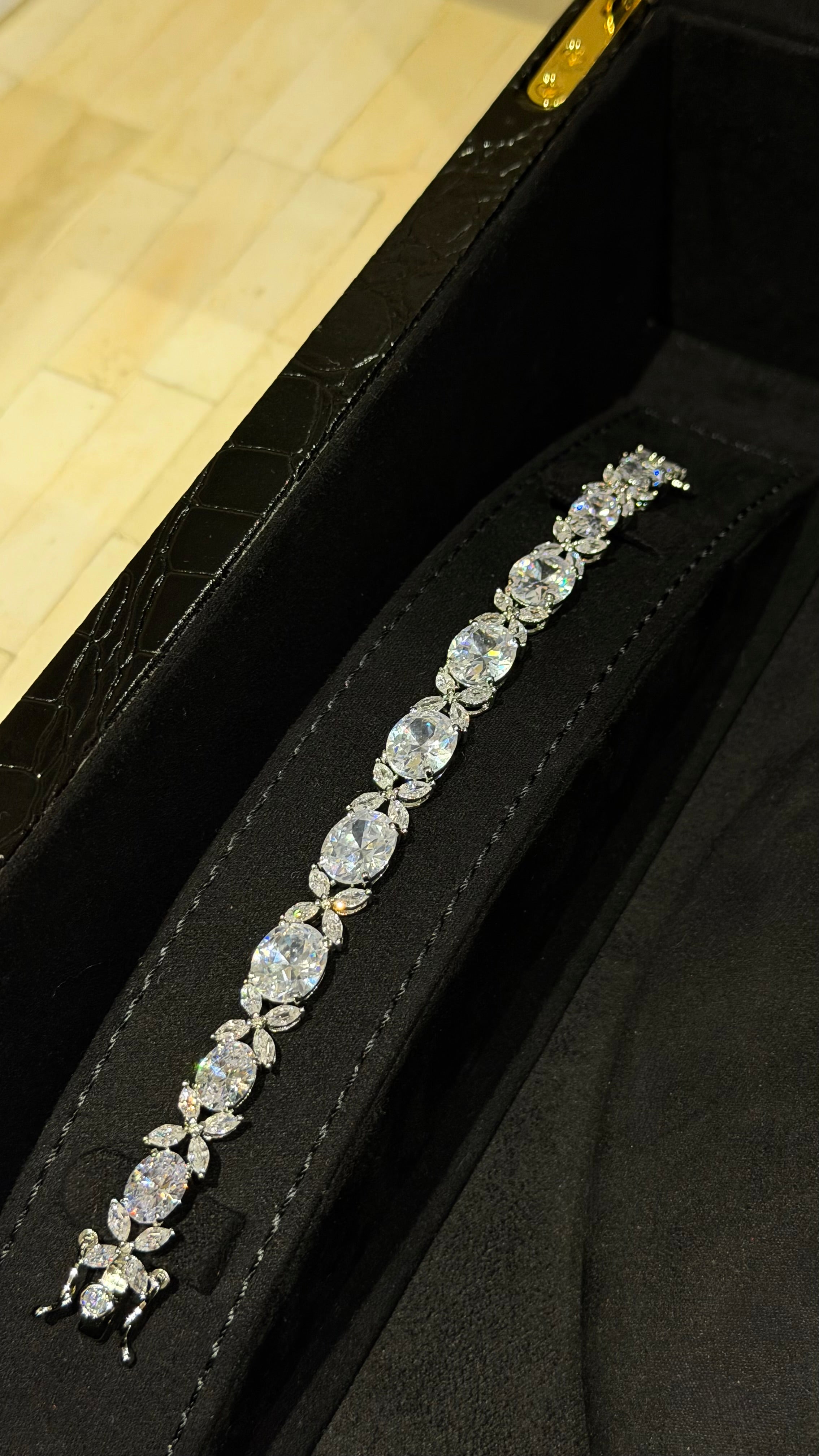 HATTA | WHITE & LINES